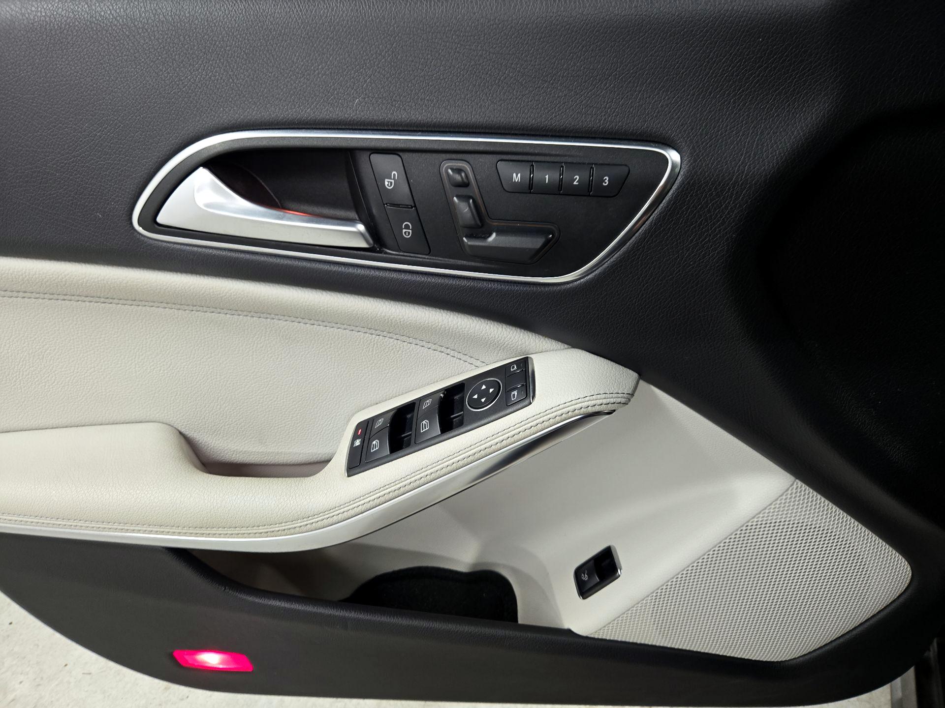 Thumbnail: 2015 Mercedes-Benz CLA - 12