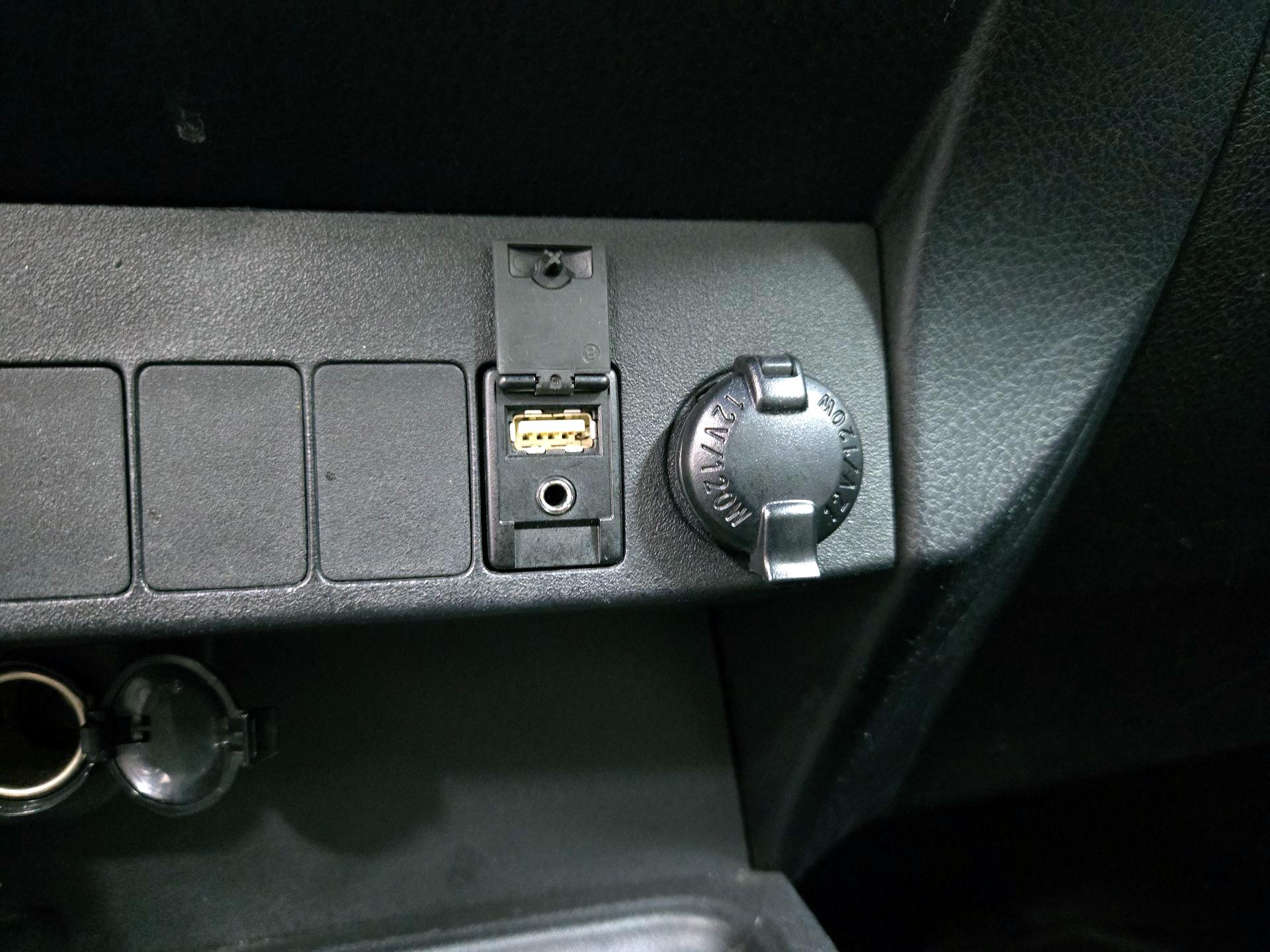 Thumbnail: 2017 Toyota RAV4 - 18