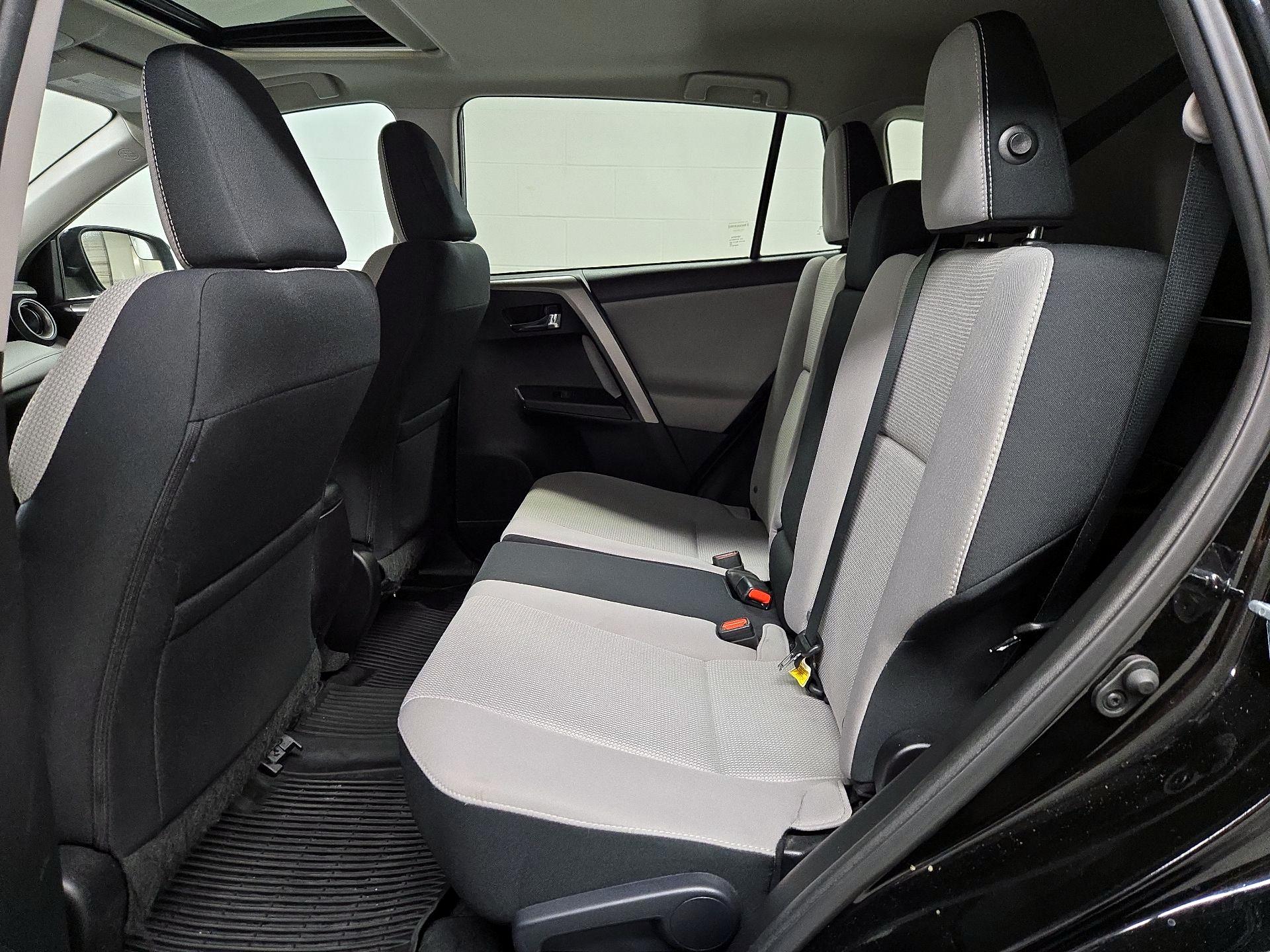 Thumbnail: 2017 Toyota RAV4 - 20