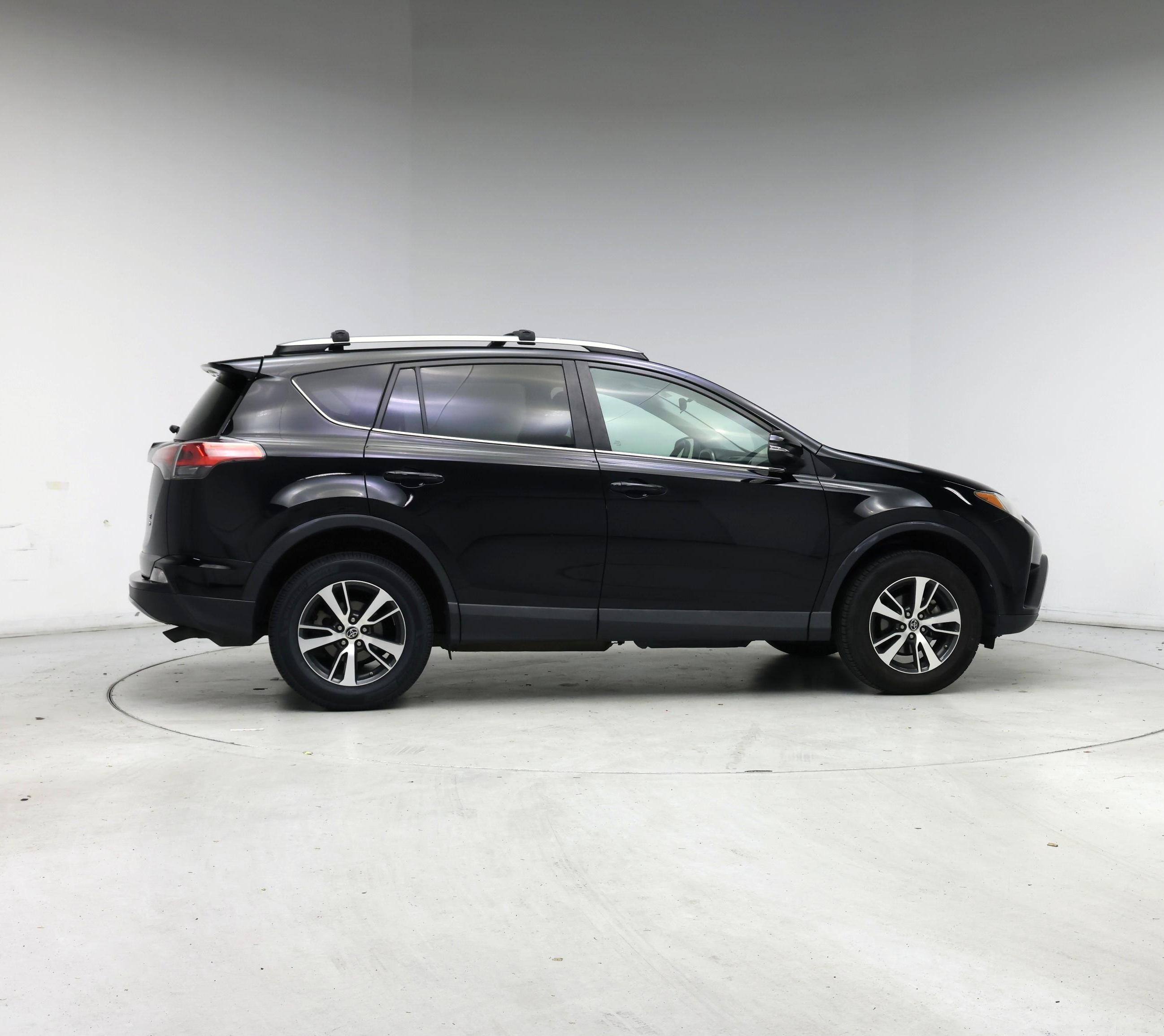 Thumbnail: 2017 Toyota RAV4 - 7