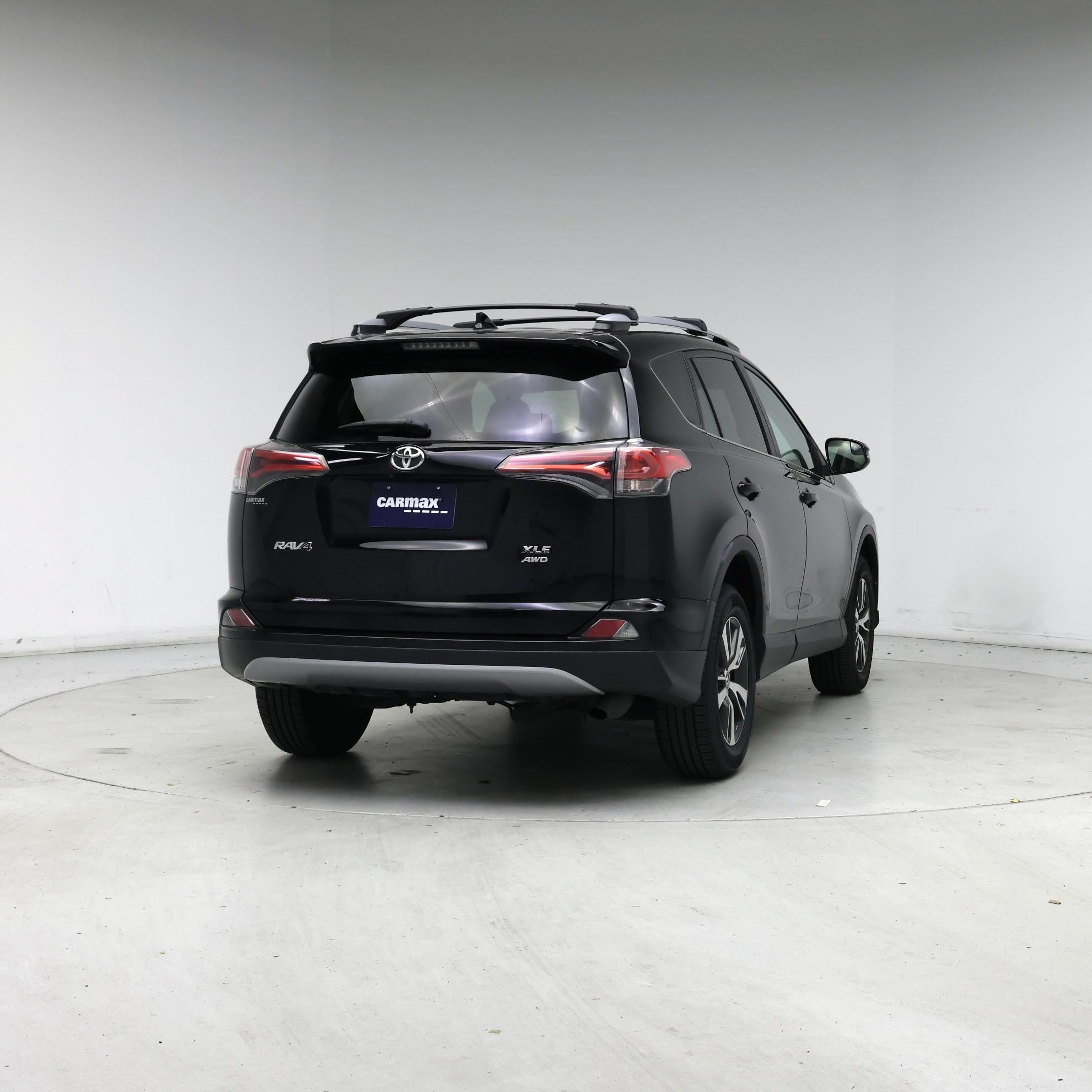 Thumbnail: 2017 Toyota RAV4 - 8