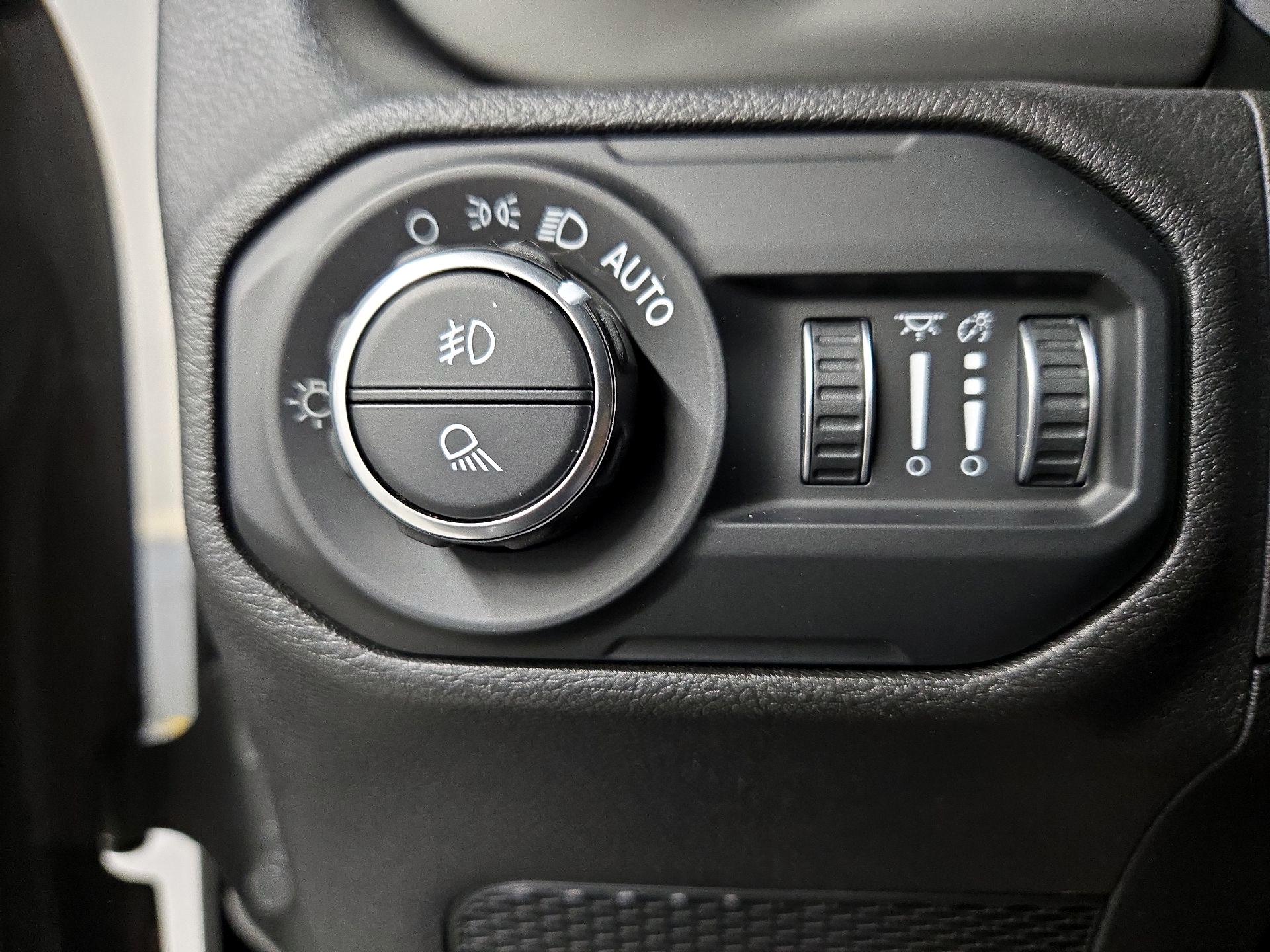 Thumbnail: 2021 Jeep Gladiator - 13