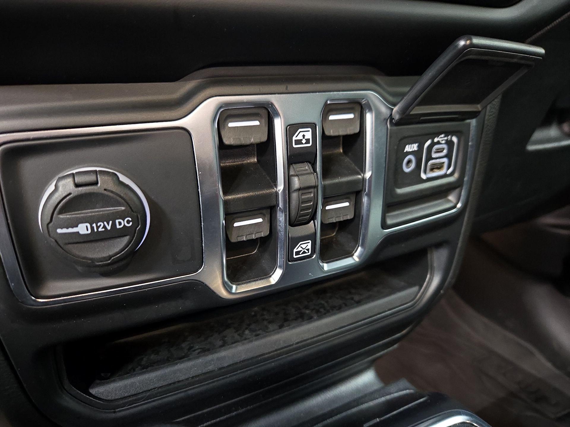 Thumbnail: 2021 Jeep Gladiator - 18