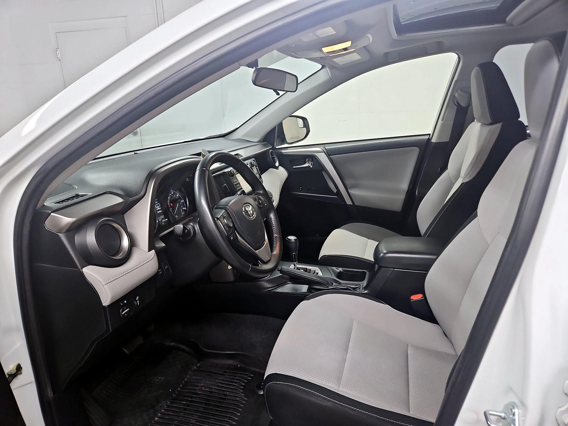 Thumbnail: 2016 Toyota RAV4 - 11