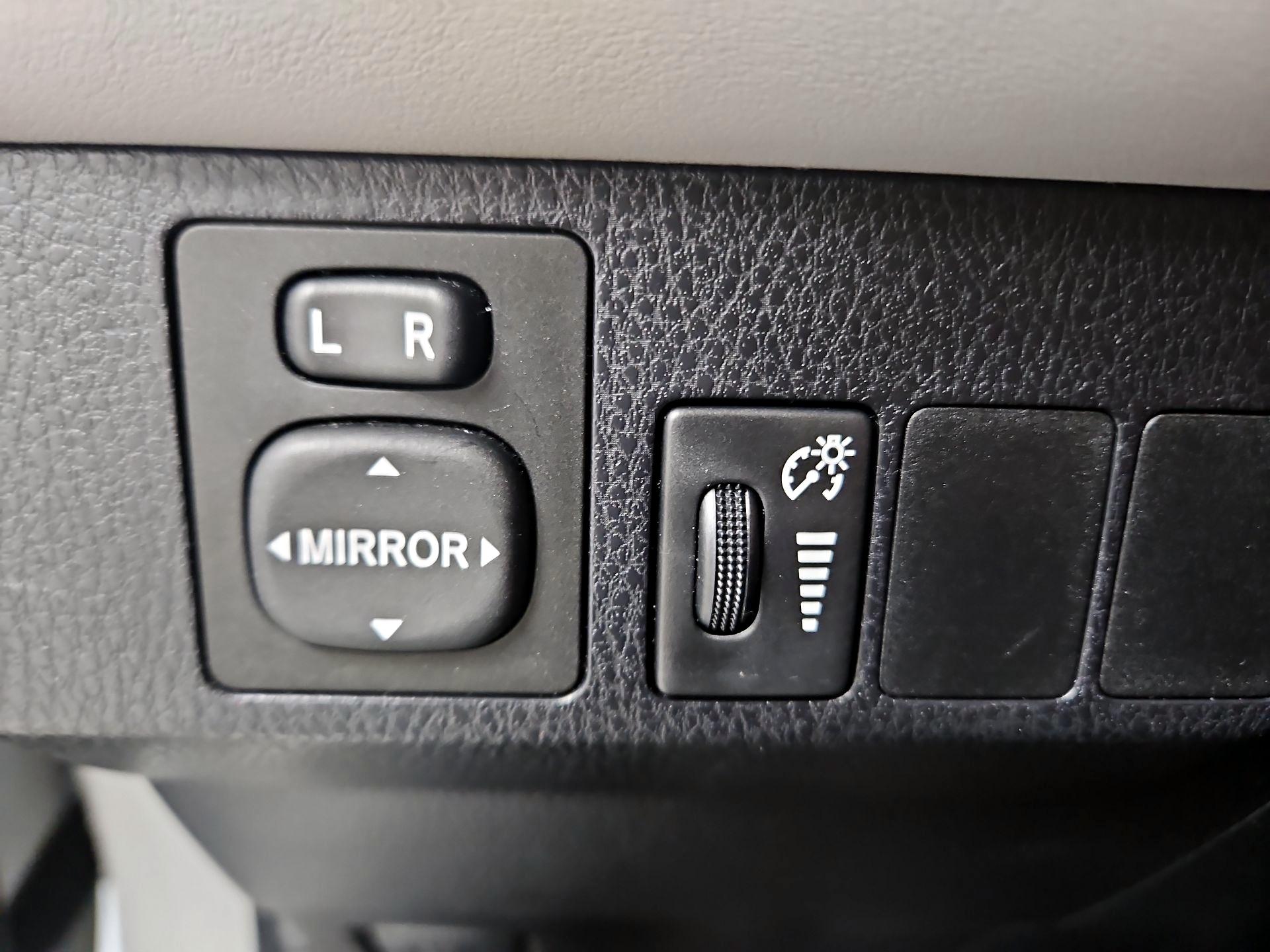 Thumbnail: 2016 Toyota RAV4 - 13