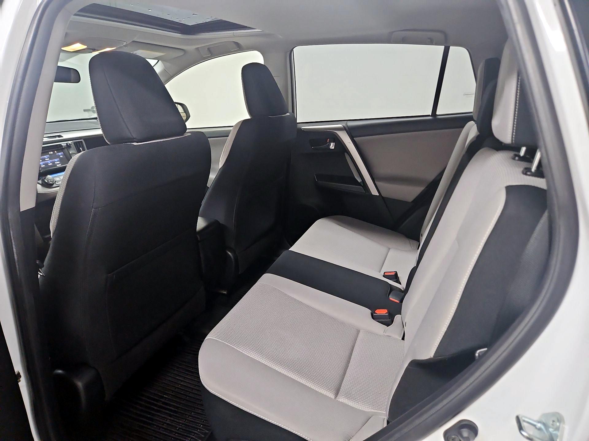 Thumbnail: 2016 Toyota RAV4 - 20