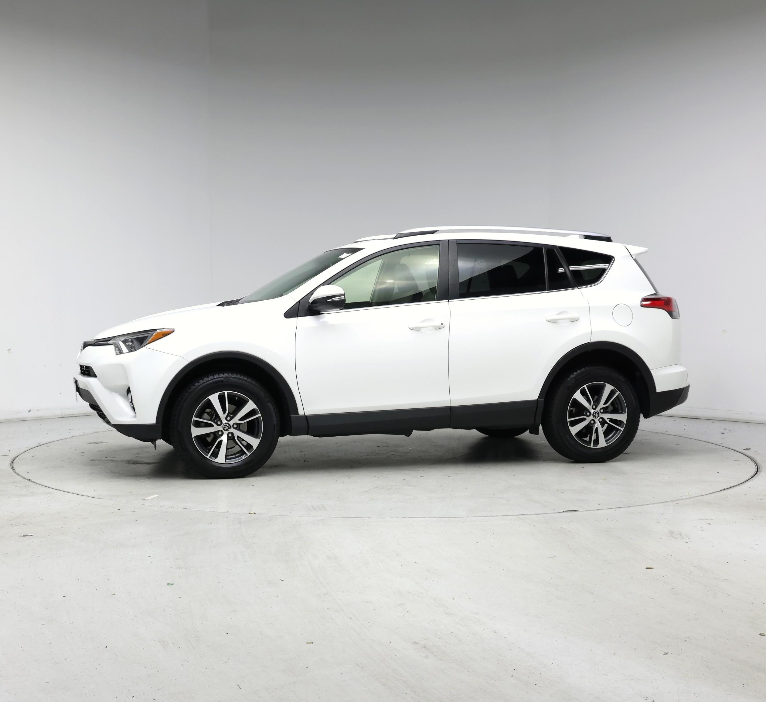 Thumbnail: 2016 Toyota RAV4 - 3