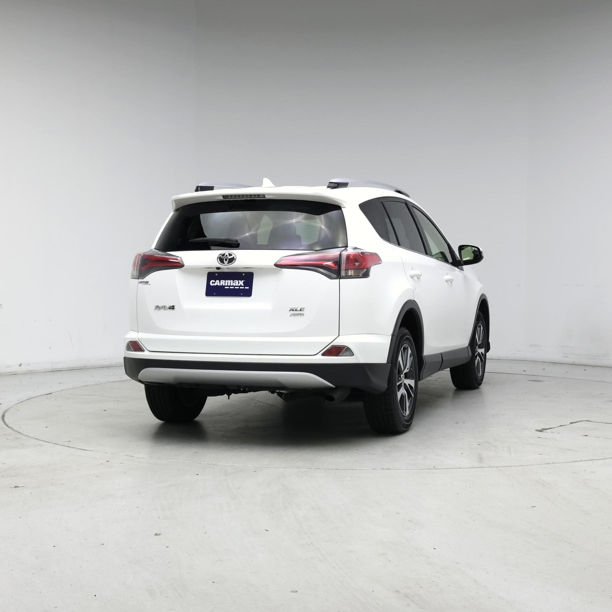 Thumbnail: 2016 Toyota RAV4 - 8