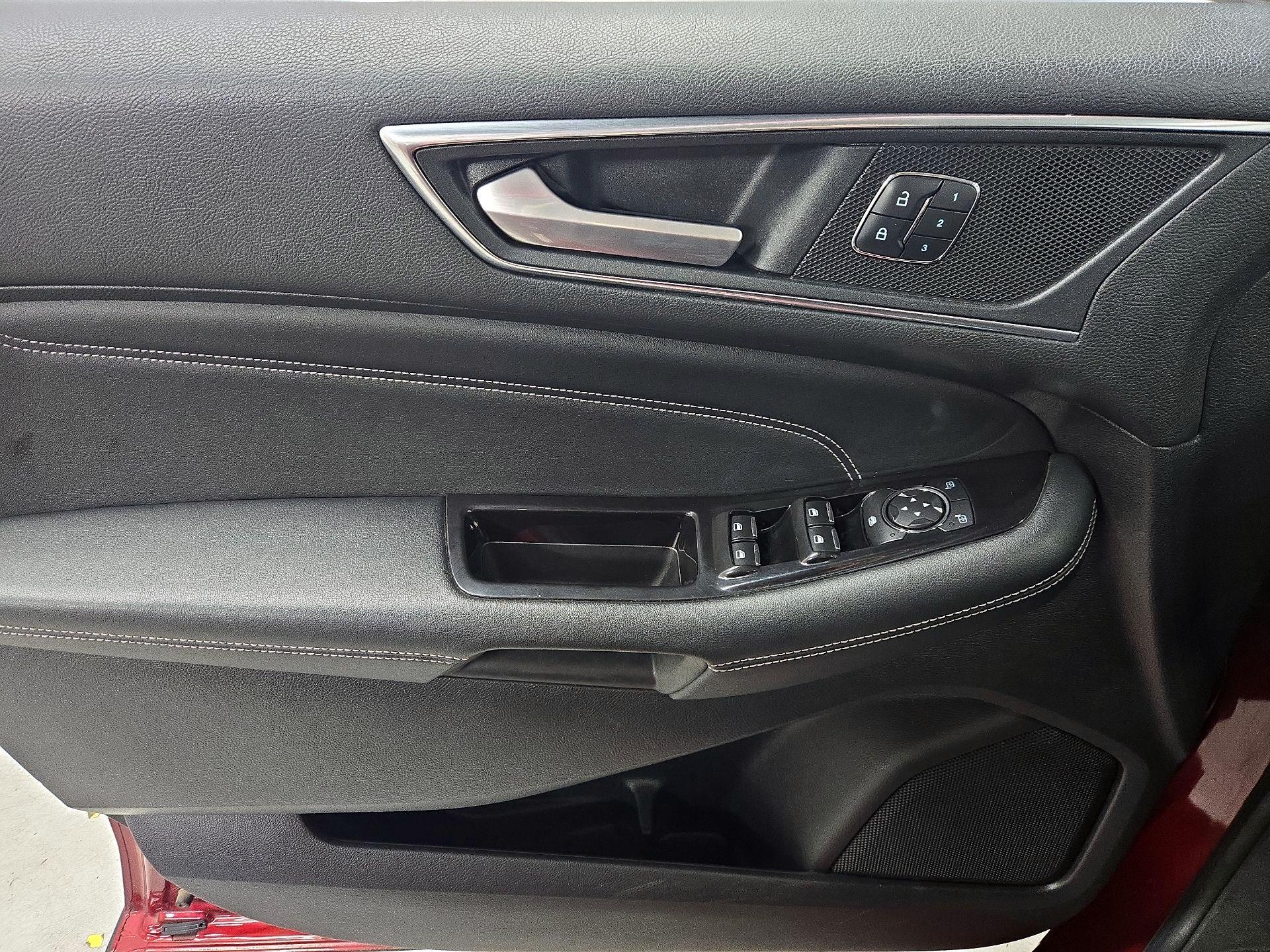 Thumbnail: 2017 Ford Edge - 12