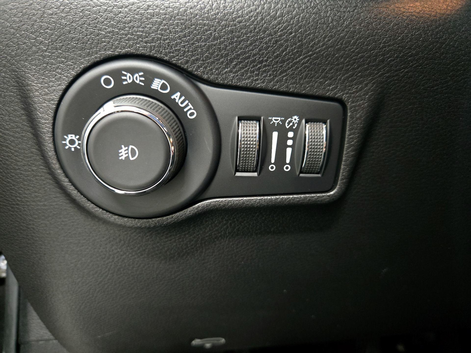 Thumbnail: 2022 Jeep Compass - 13