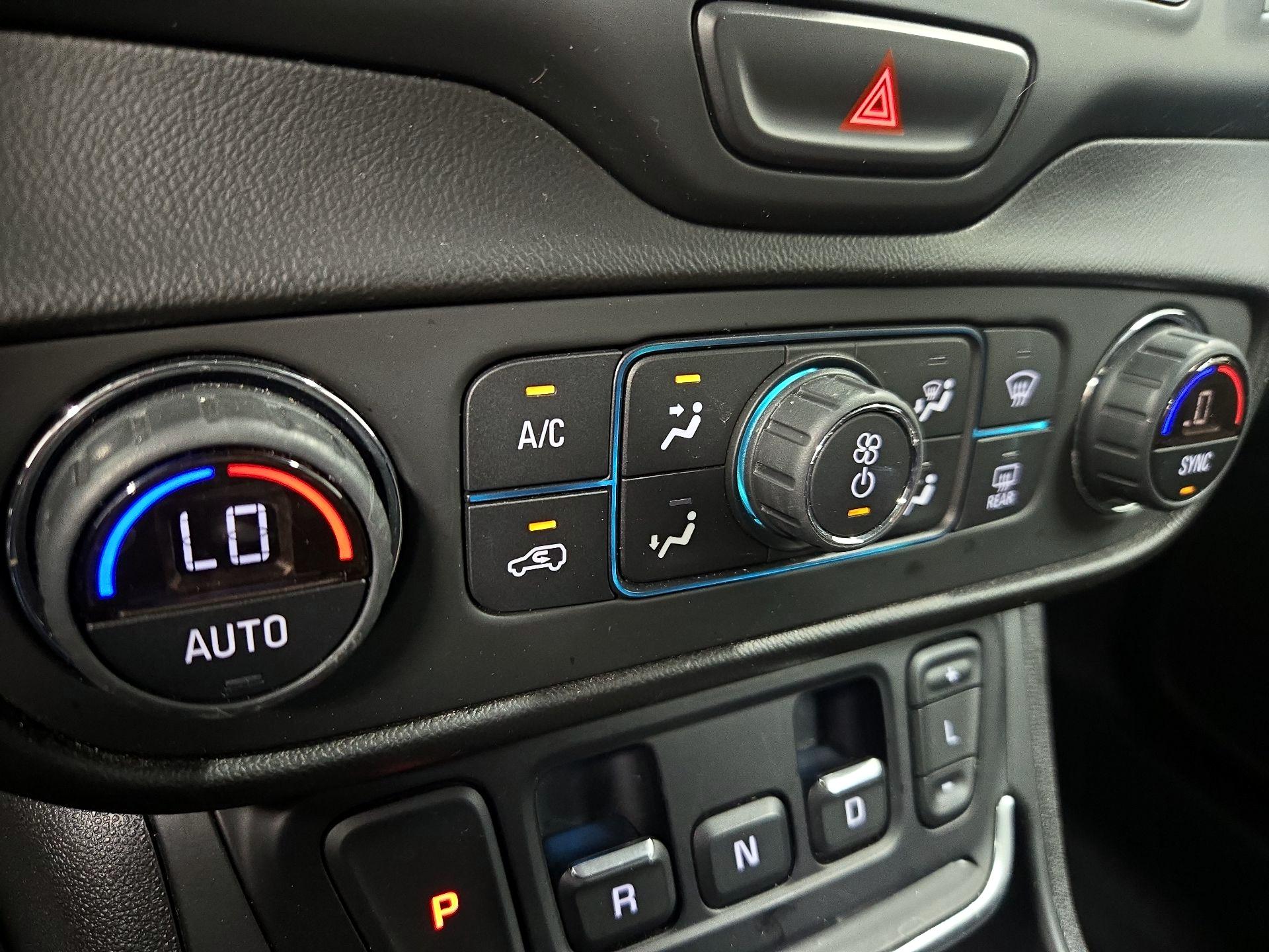Thumbnail: 2020 GMC Terrain - 16