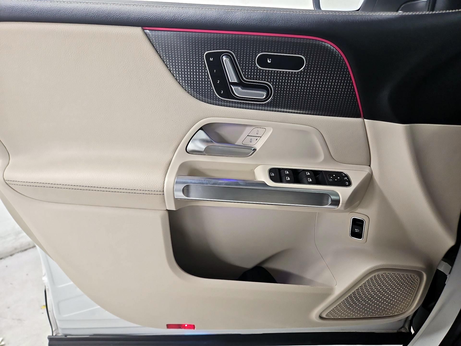 Thumbnail: 2021 Mercedes-Benz GLB - 12