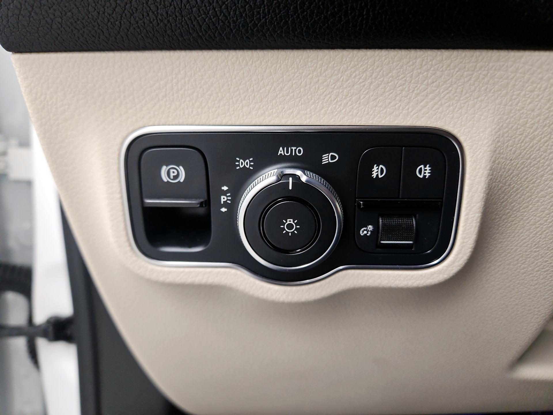 Thumbnail: 2021 Mercedes-Benz GLB - 13