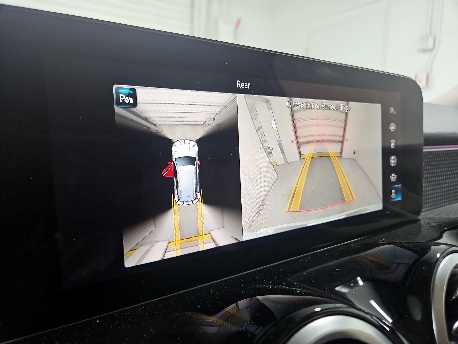 Thumbnail: 2021 Mercedes-Benz GLB - 14