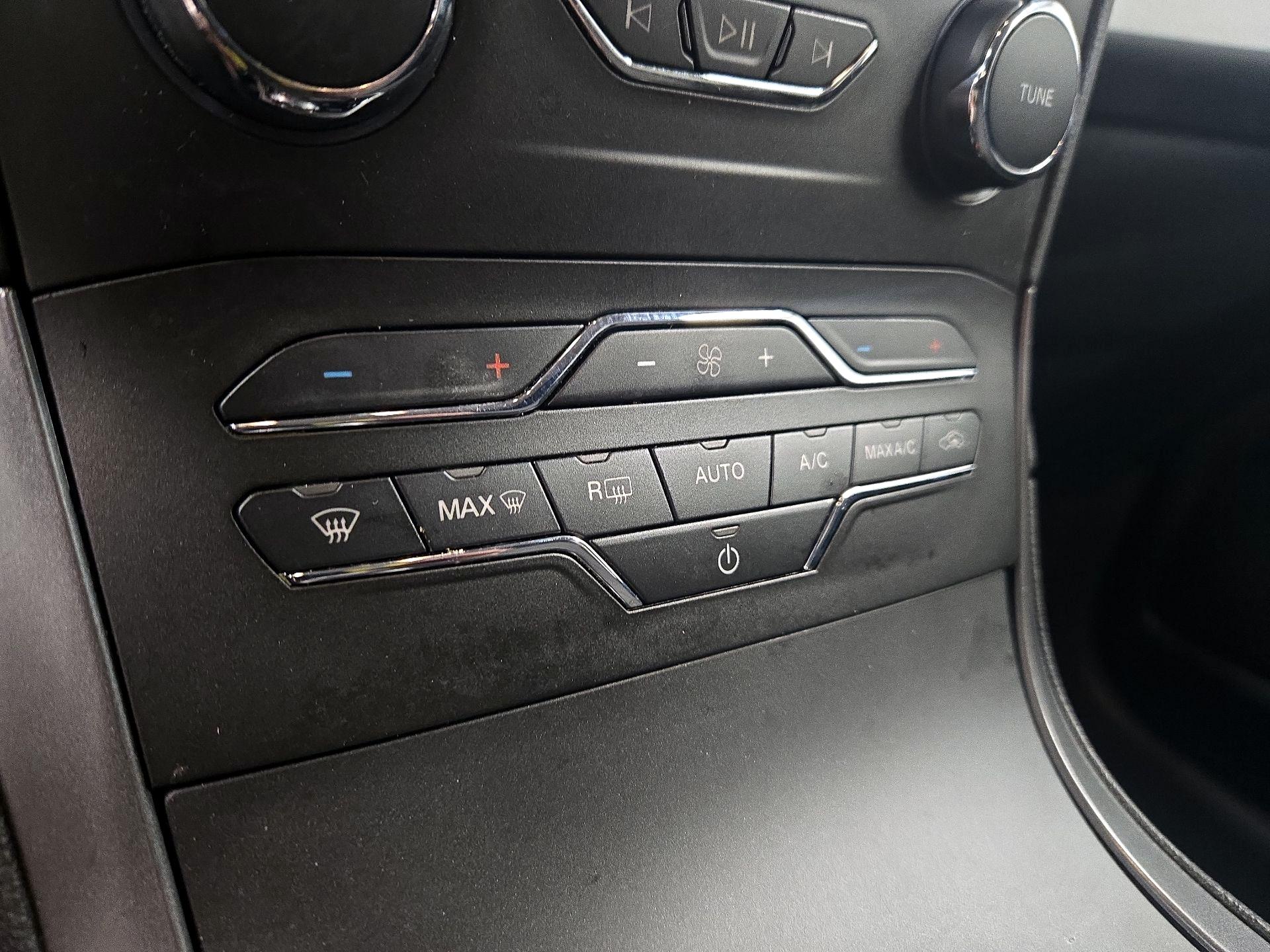 Thumbnail: 2020 Ford Edge - 16