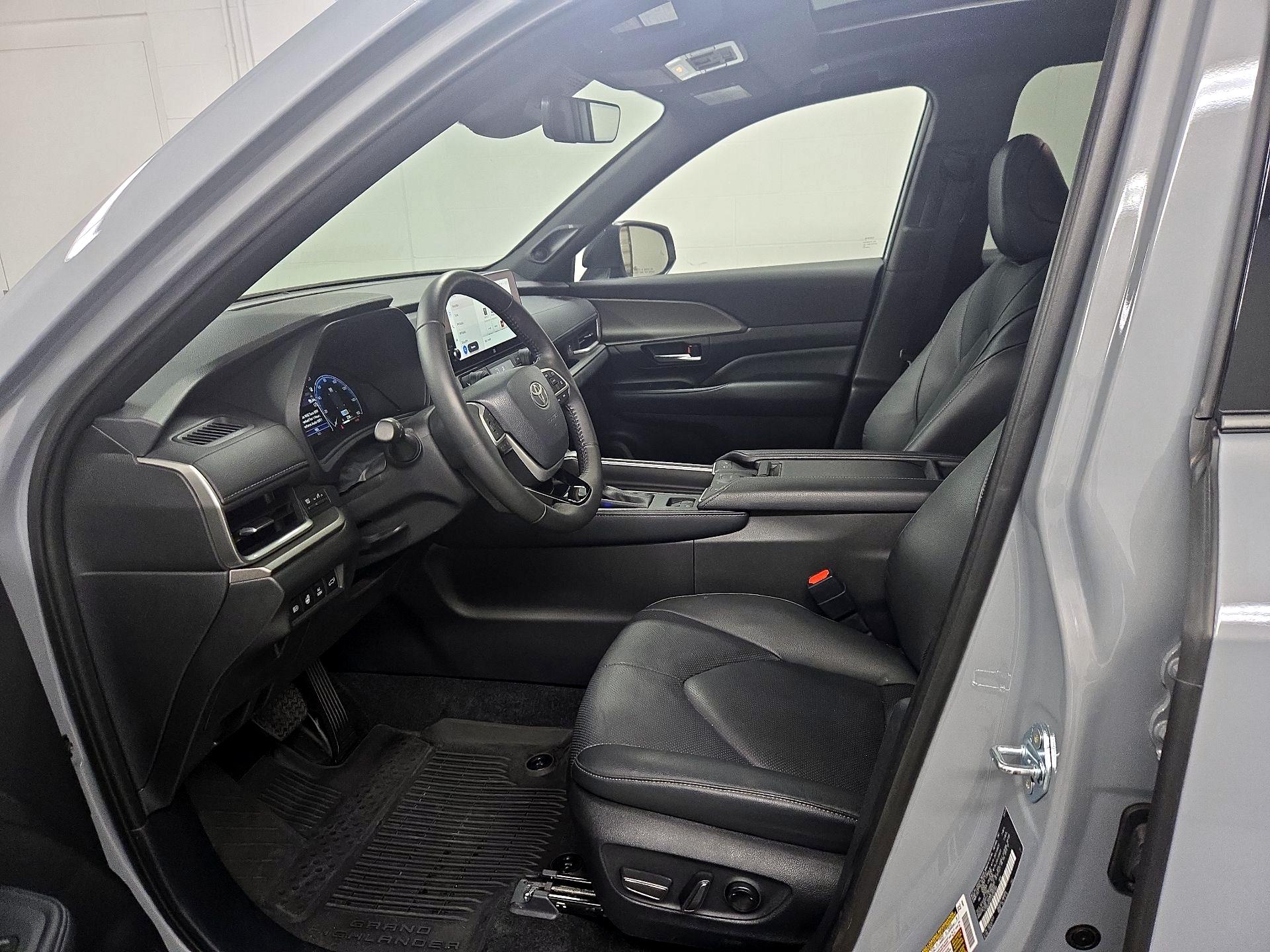 Thumbnail: 2025 Toyota Highlander - 11