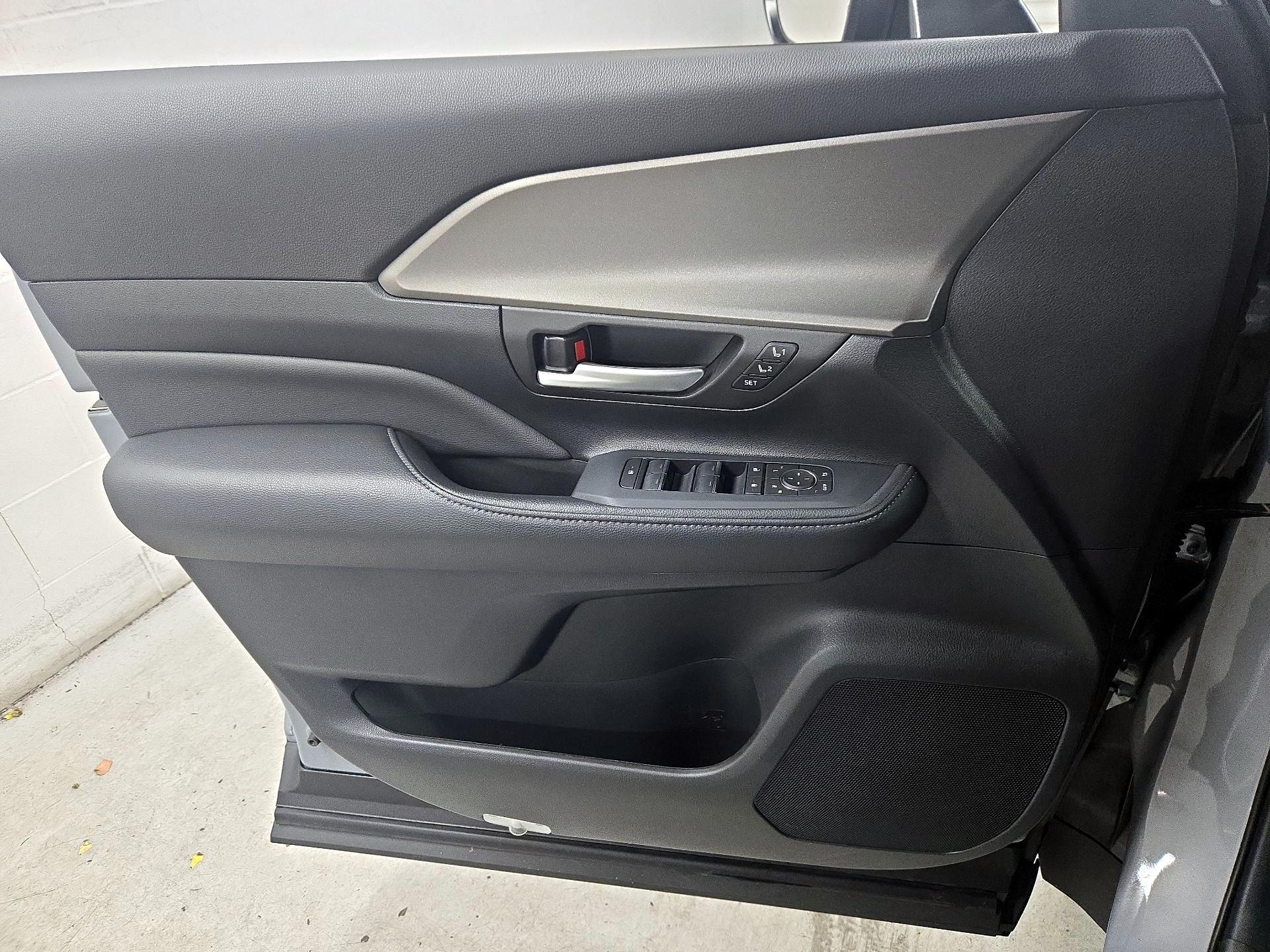 Thumbnail: 2025 Toyota Highlander - 12