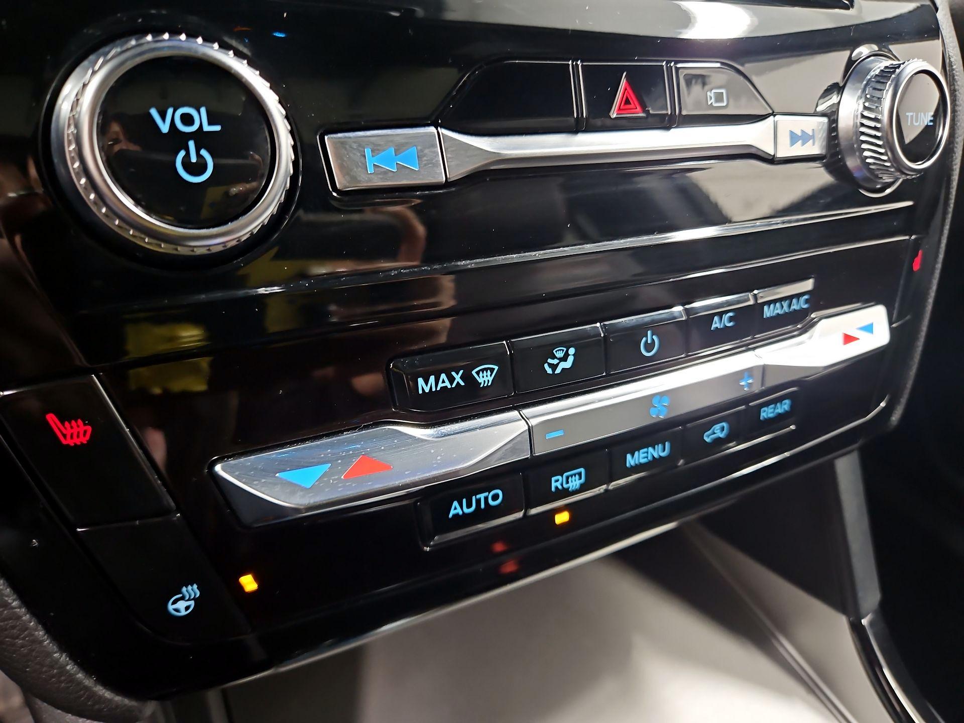 Thumbnail: 2023 Ford Explorer - 17