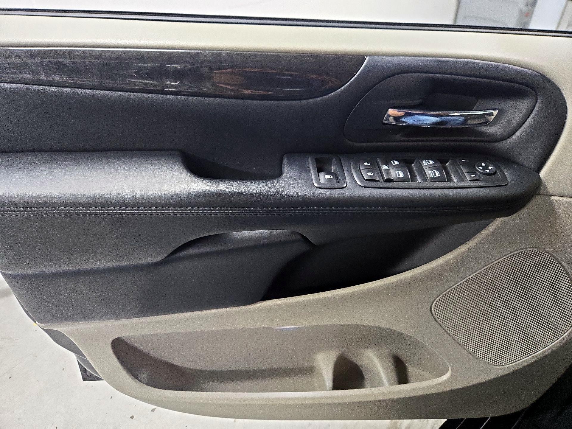 Thumbnail: 2019 Dodge Grand Caravan - 12
