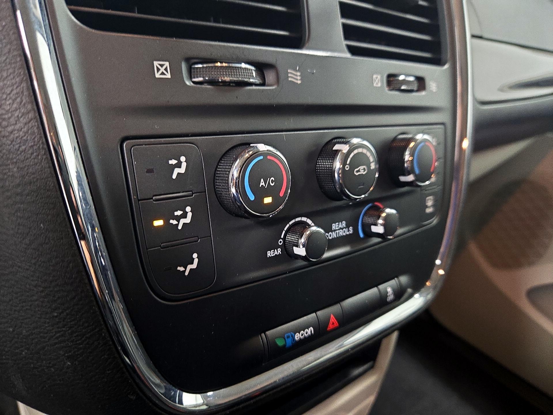 Thumbnail: 2019 Dodge Grand Caravan - 16