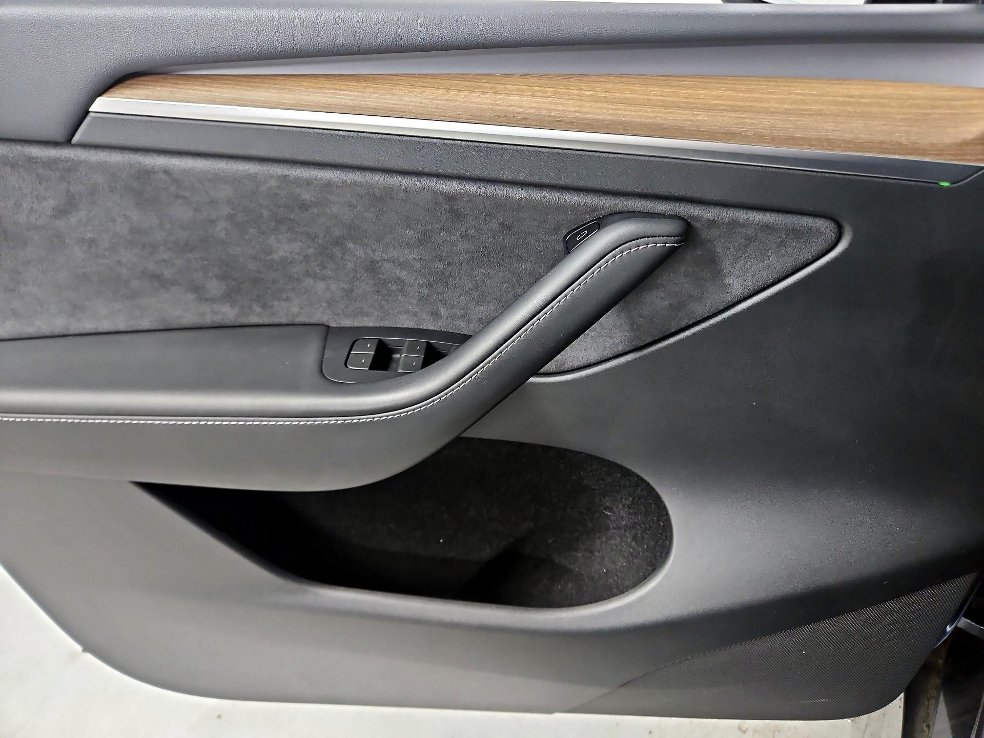 Thumbnail: 2023 Tesla Model Y - 12