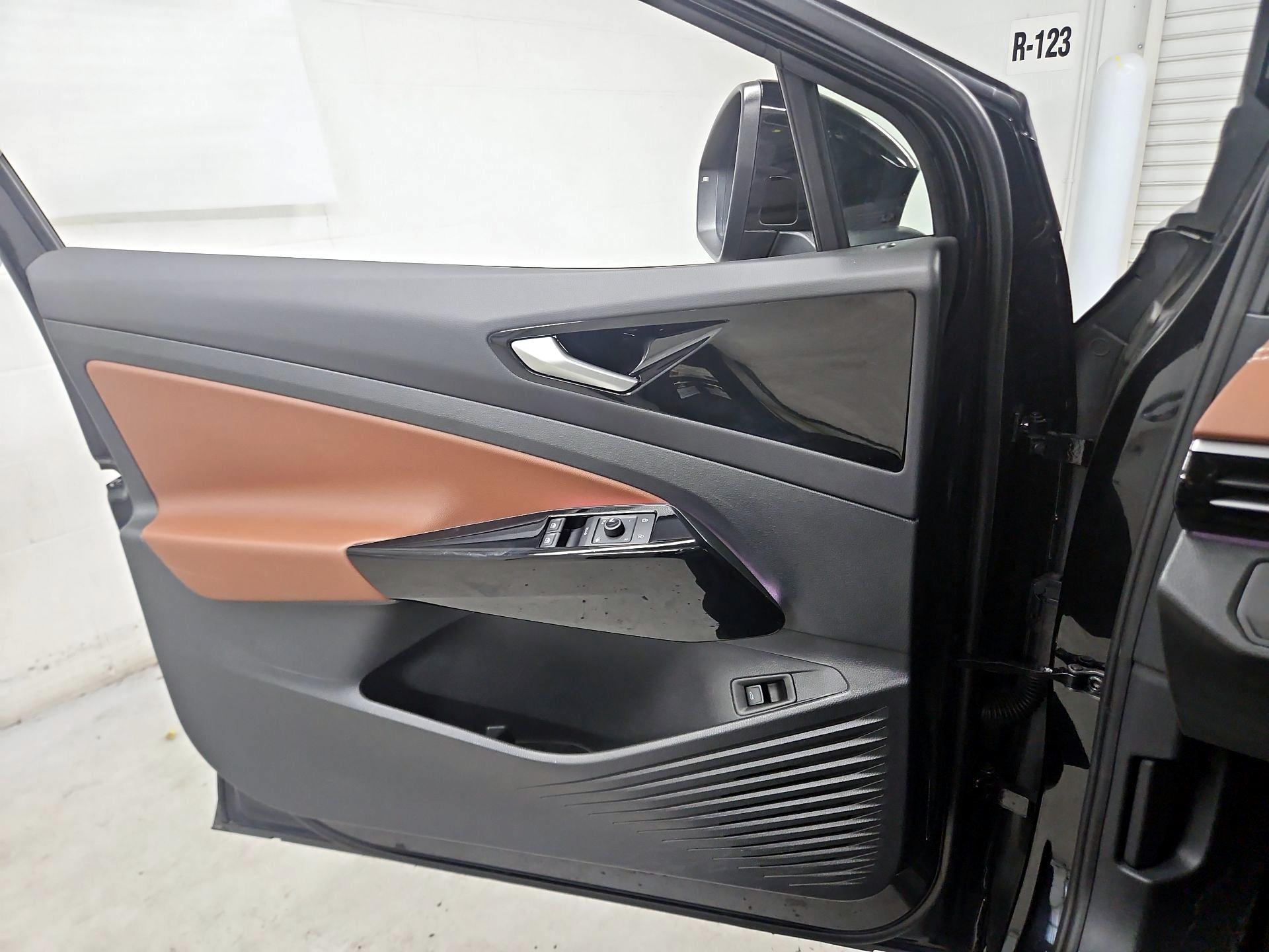 Thumbnail: 2022 Volkswagen ID.4 - 12