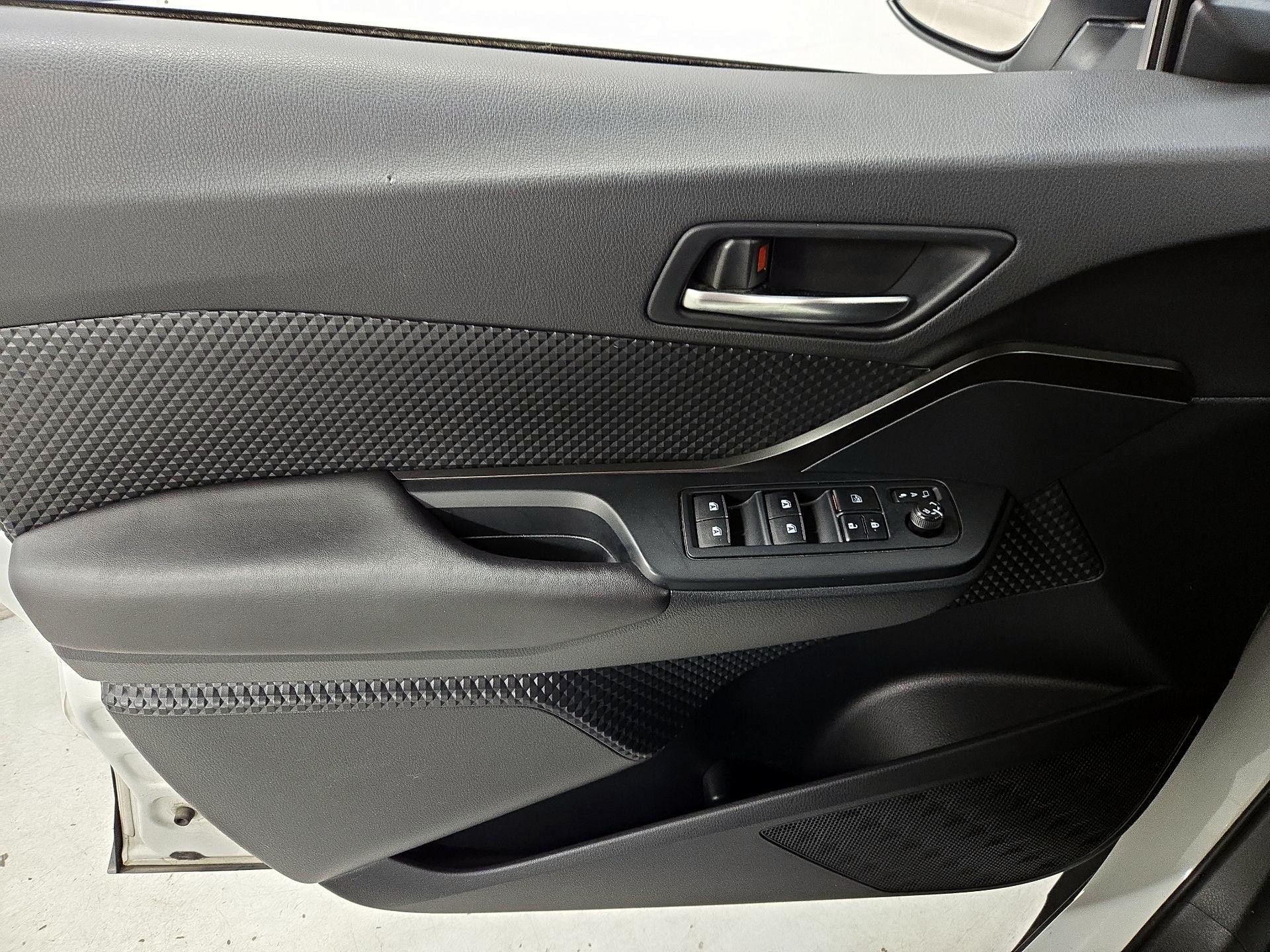 Thumbnail: 2018 Toyota C-HR - 12