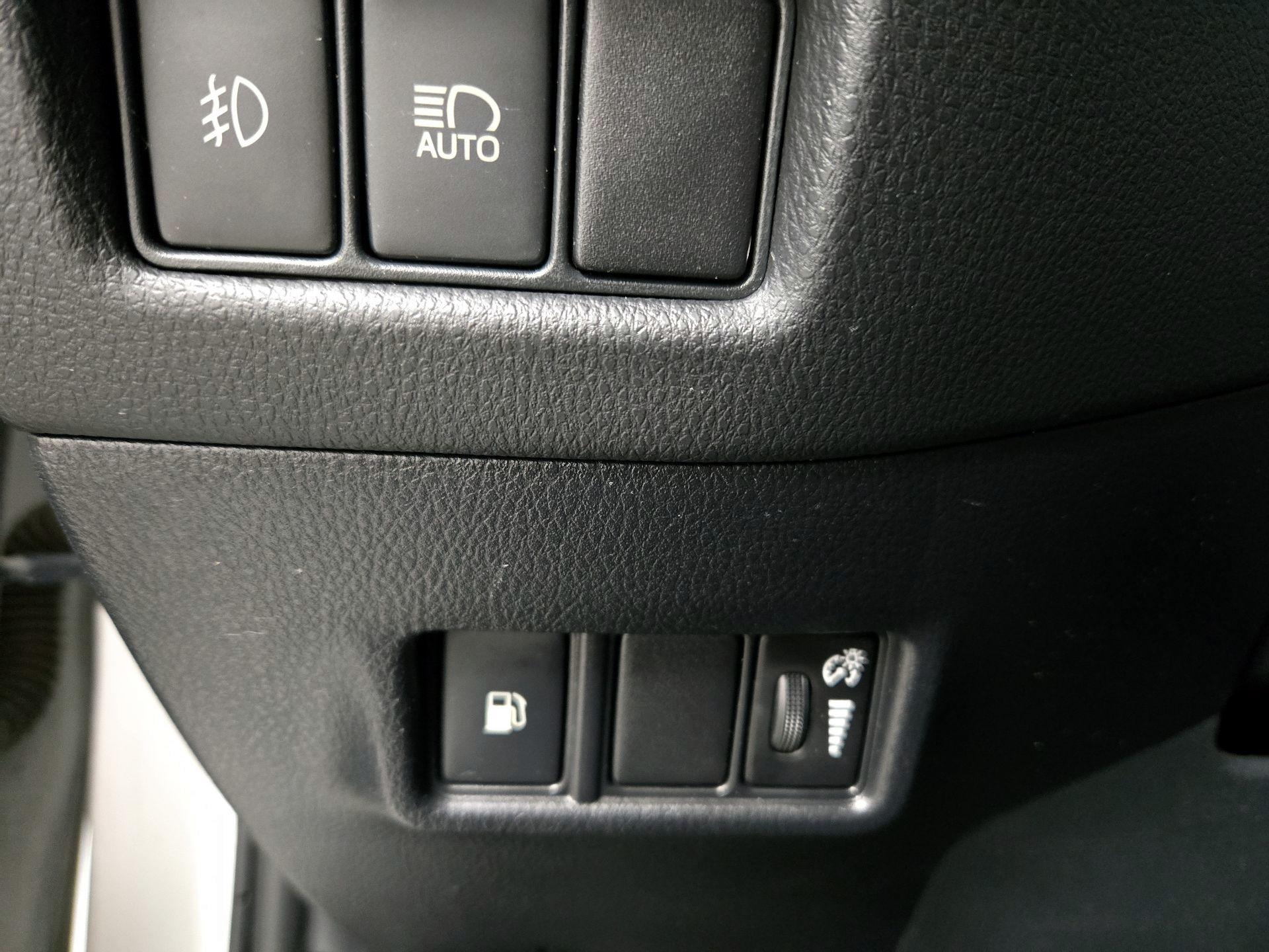 Thumbnail: 2018 Toyota C-HR - 13