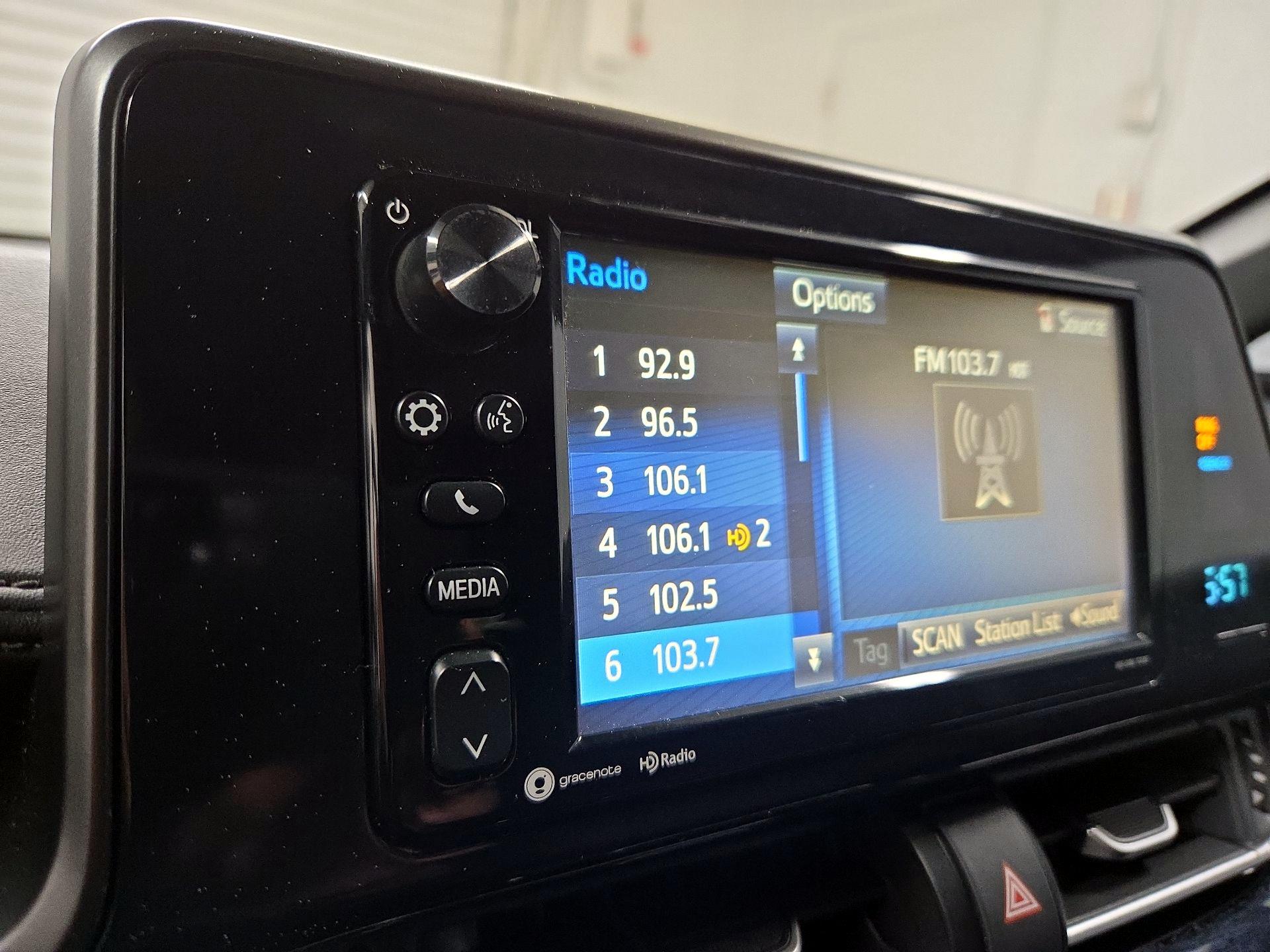 Thumbnail: 2018 Toyota C-HR - 15