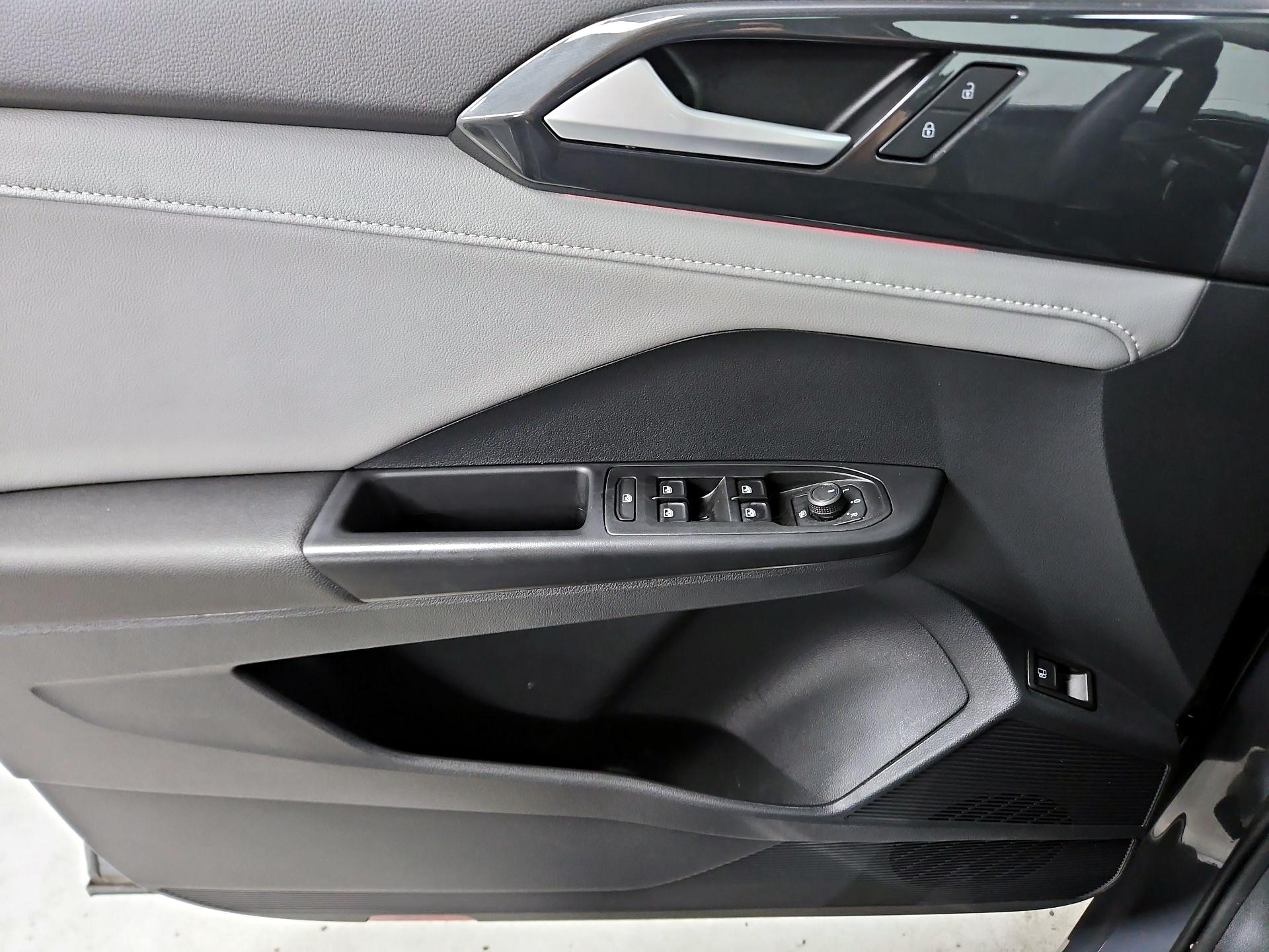 Thumbnail: 2023 Volkswagen Taos - 12