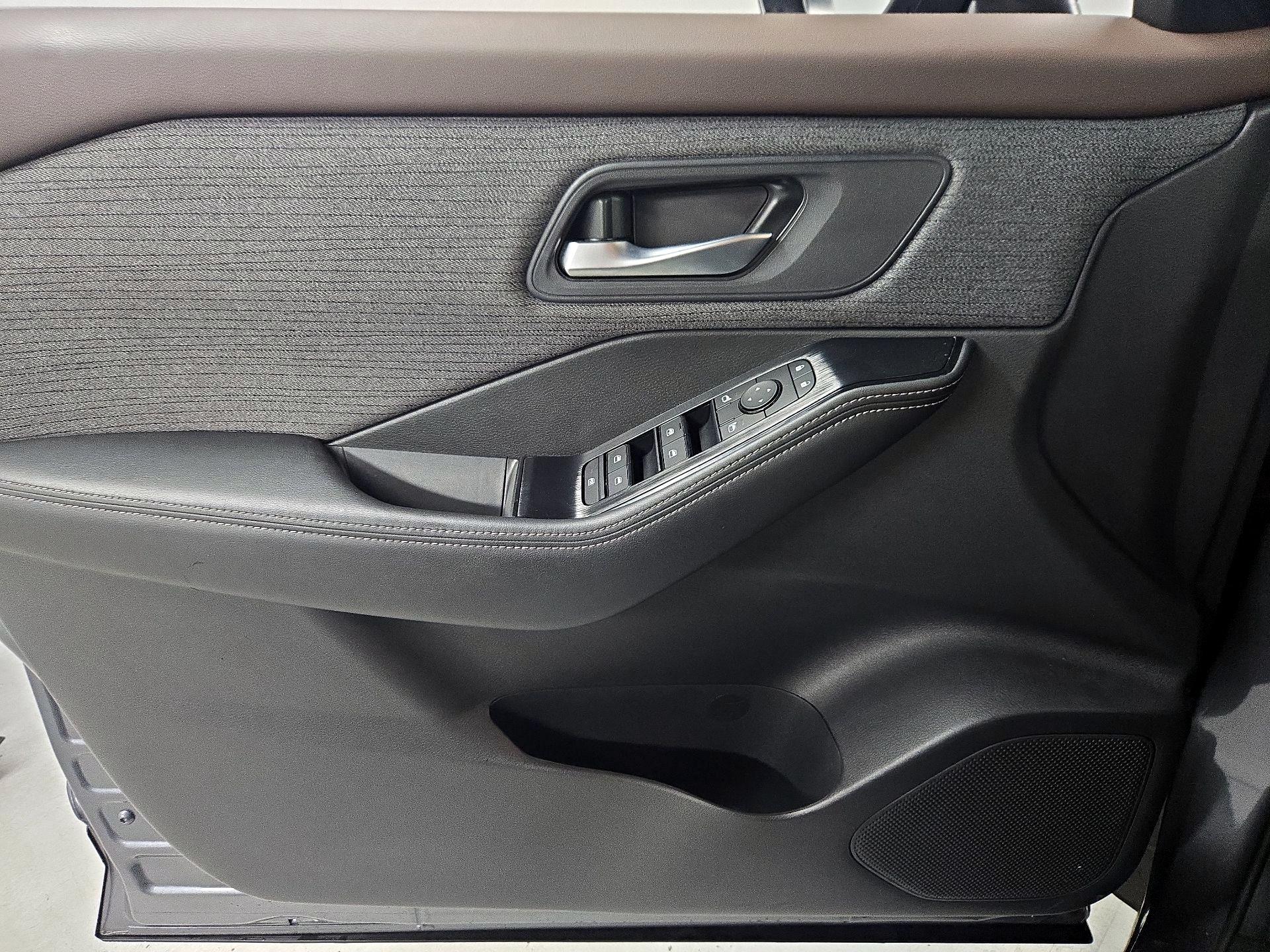 Thumbnail: 2023 Nissan Rogue - 12