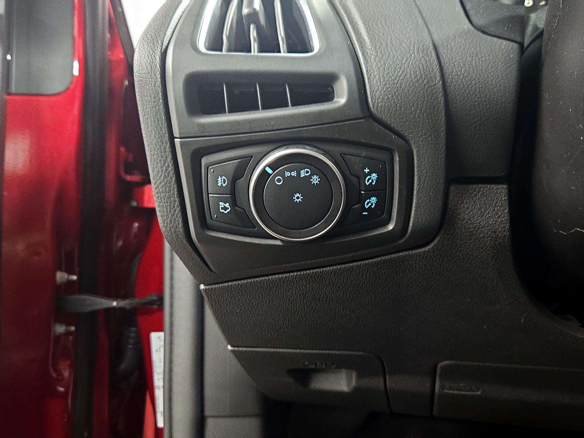Thumbnail: 2015 Ford Focus - 13