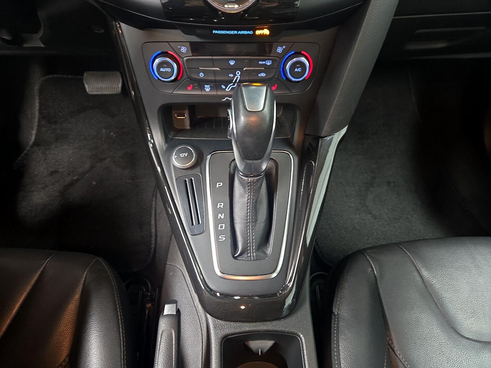 Thumbnail: 2015 Ford Focus - 18