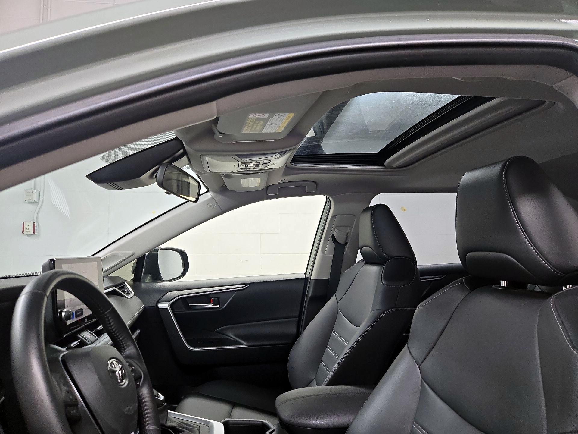 Thumbnail: 2023 Toyota RAV4 - 19