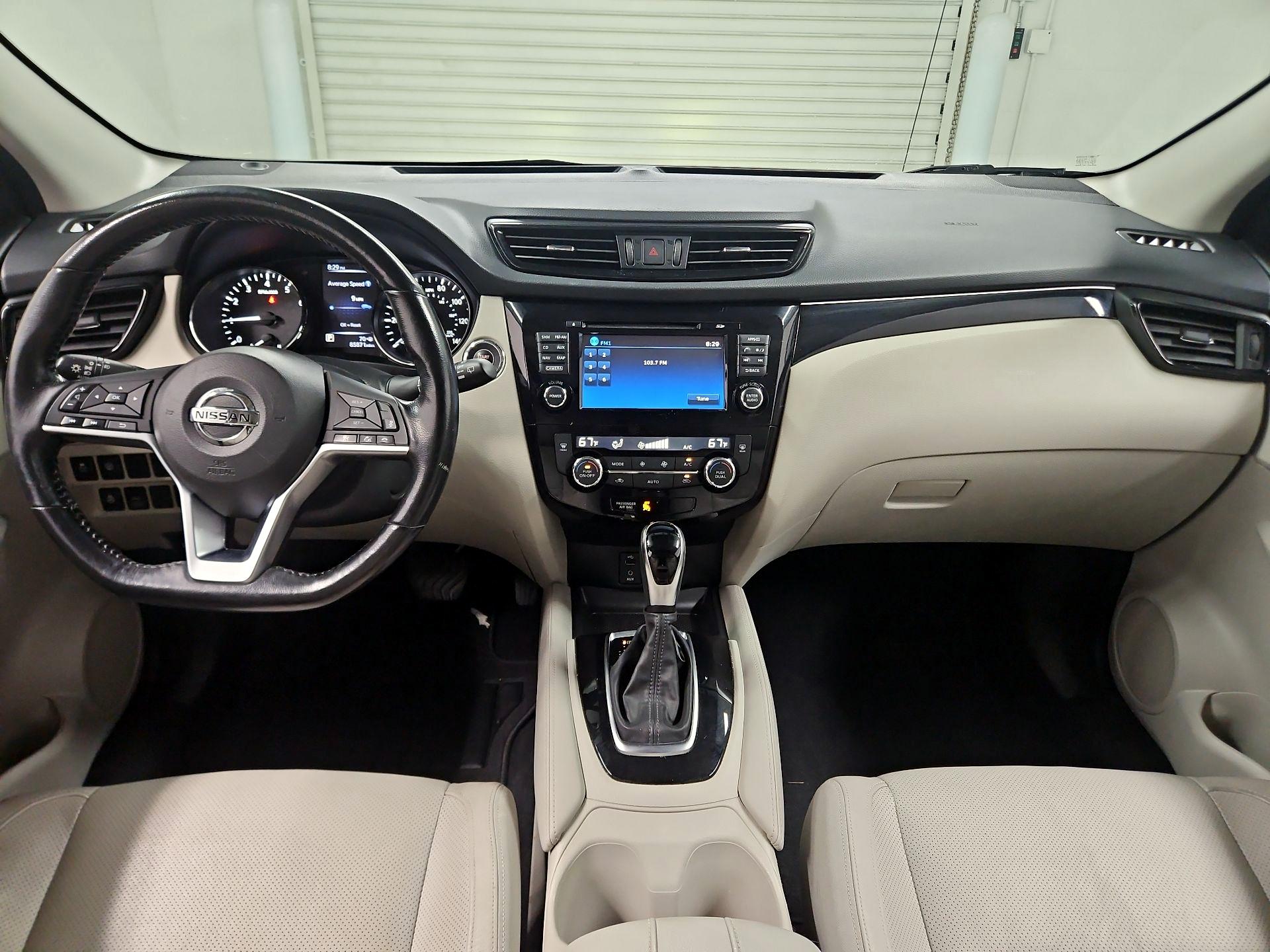 Thumbnail: 2017 Nissan Rogue Sport - 9