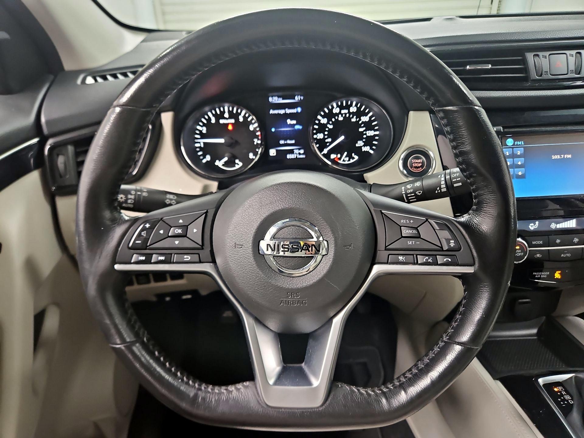 Thumbnail: 2017 Nissan Rogue Sport - 10