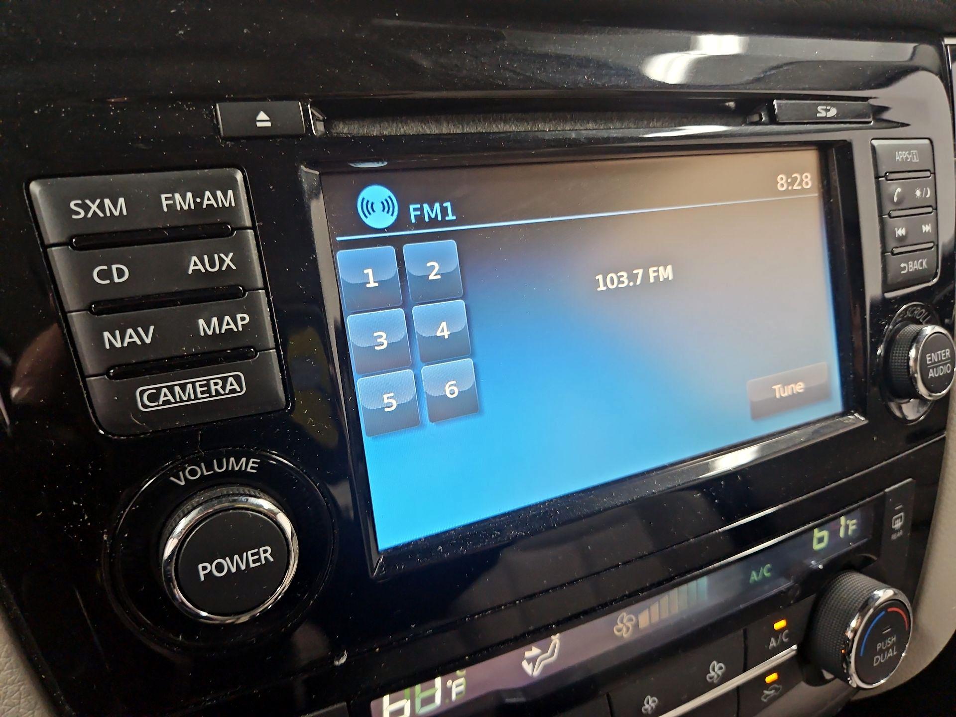 Thumbnail: 2017 Nissan Rogue Sport - 16