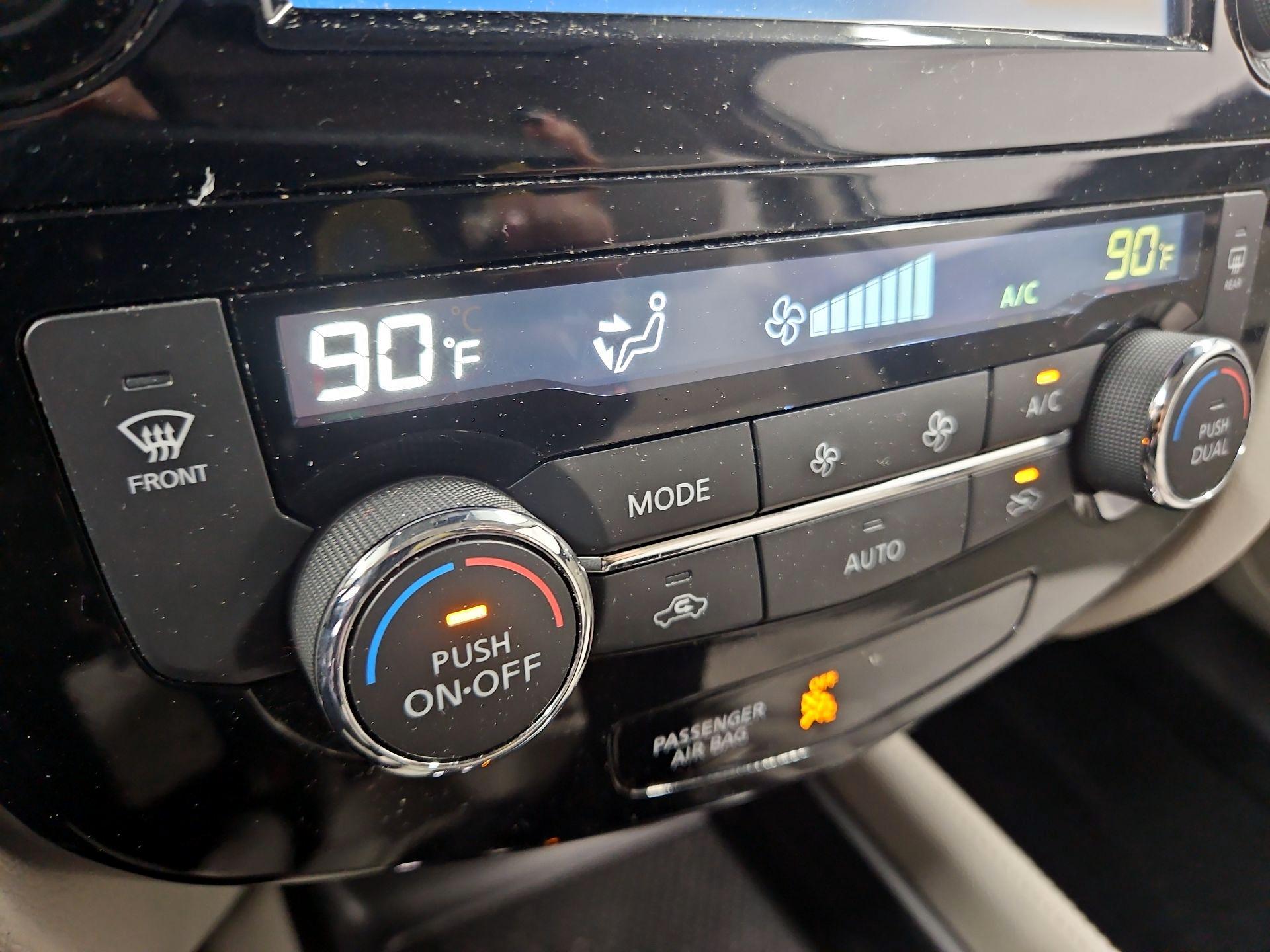 Thumbnail: 2017 Nissan Rogue Sport - 17