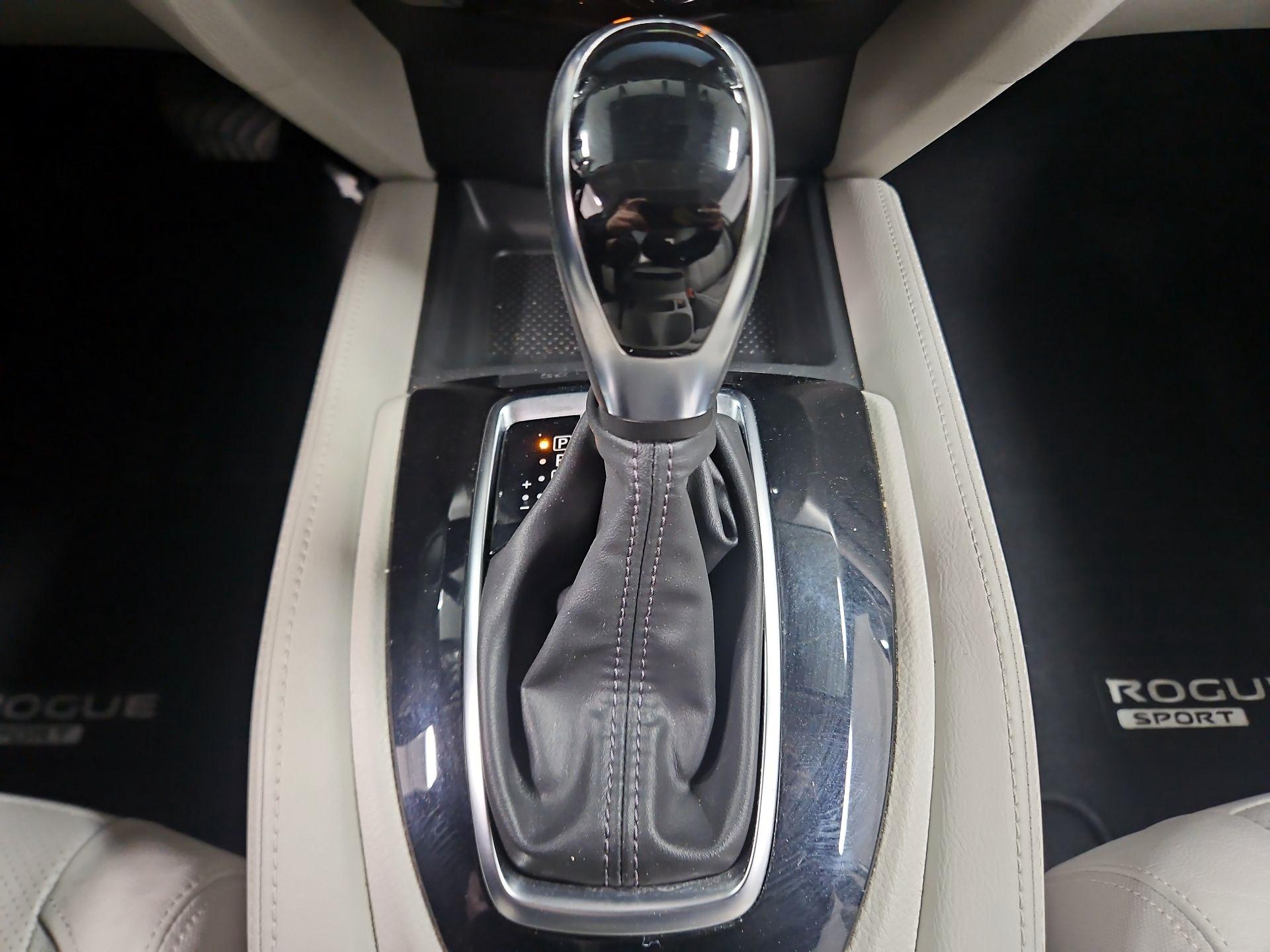 Thumbnail: 2017 Nissan Rogue Sport - 18