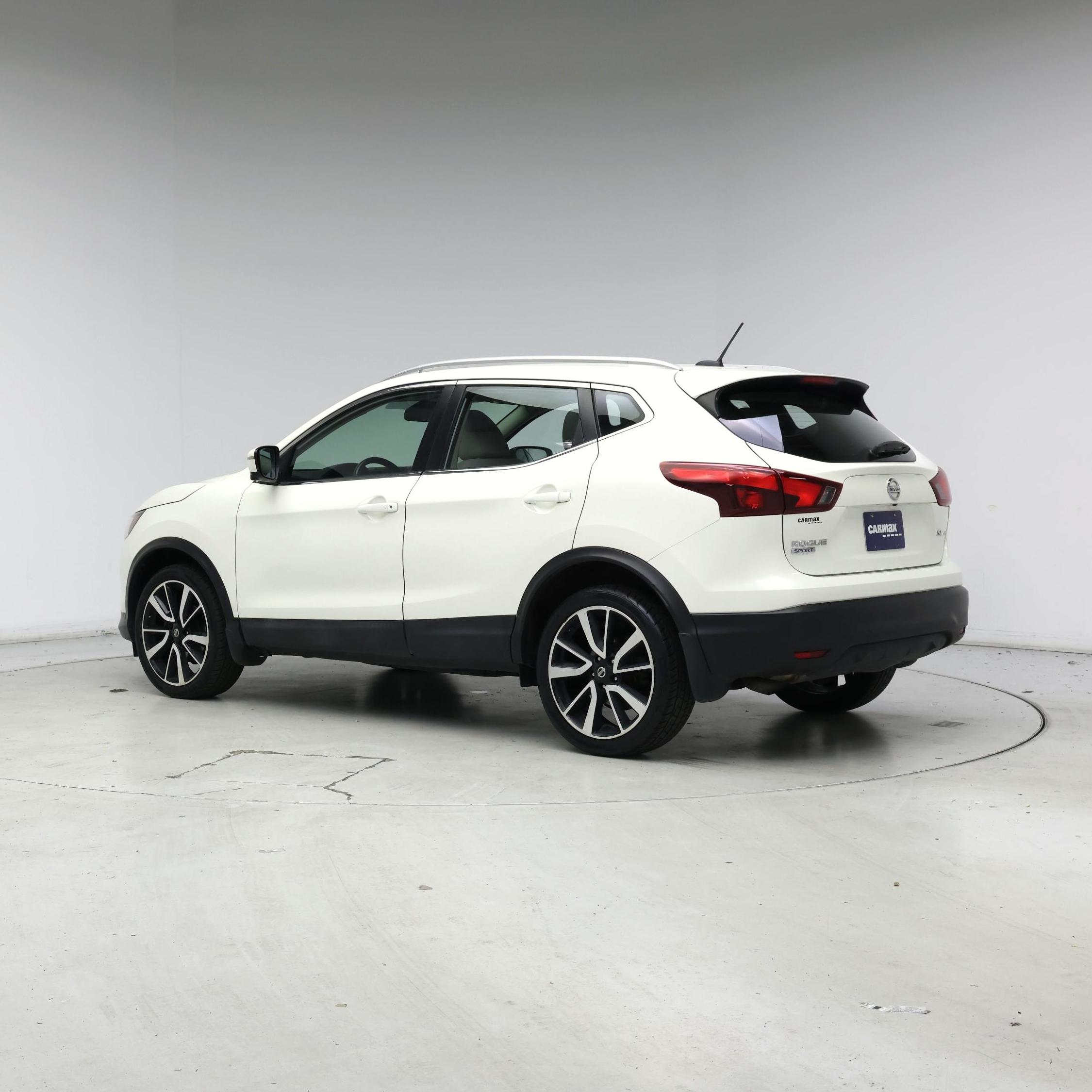 Thumbnail: 2017 Nissan Rogue Sport - 2