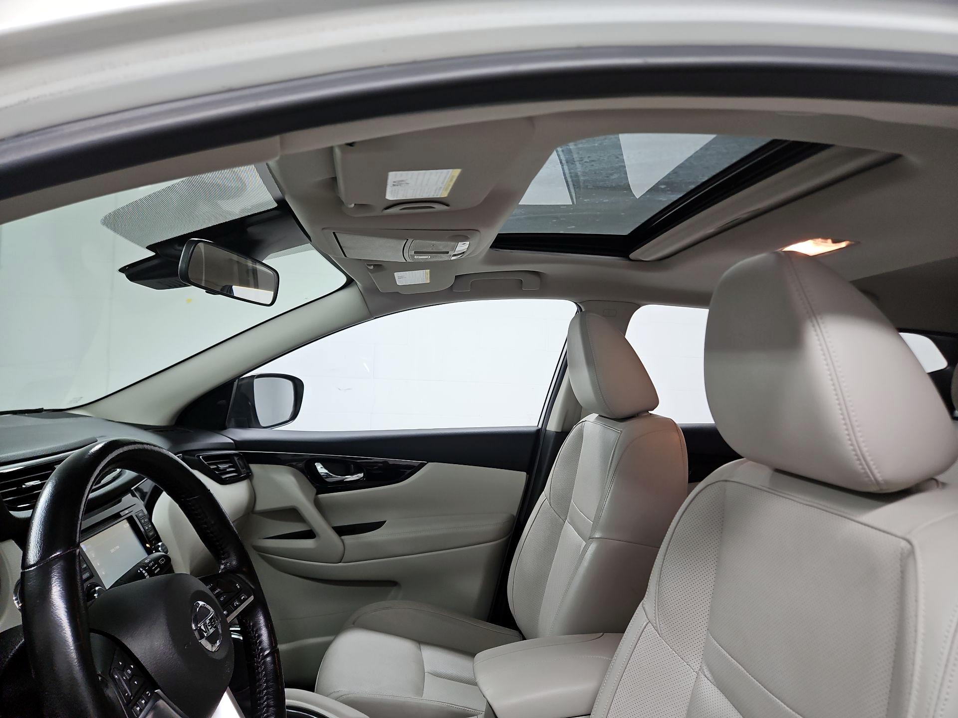 Thumbnail: 2017 Nissan Rogue Sport - 20