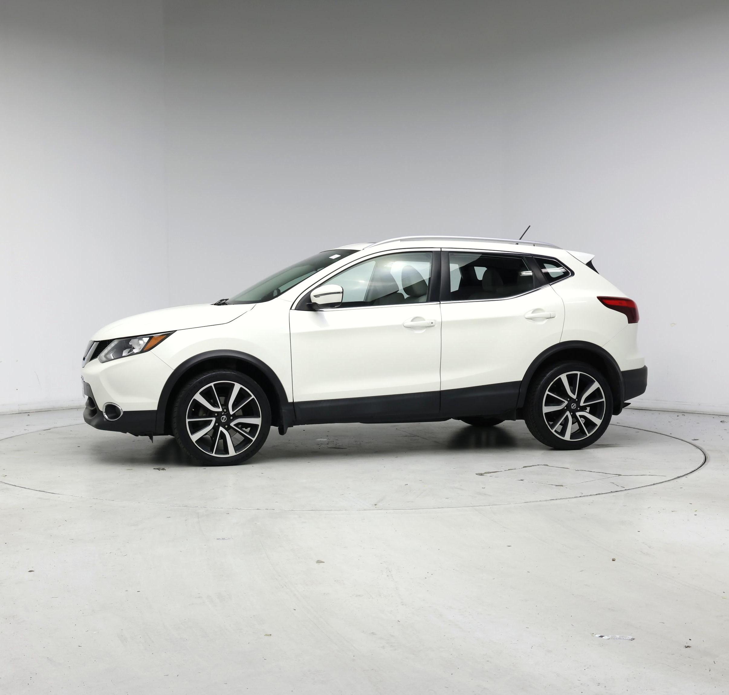 Thumbnail: 2017 Nissan Rogue Sport - 3