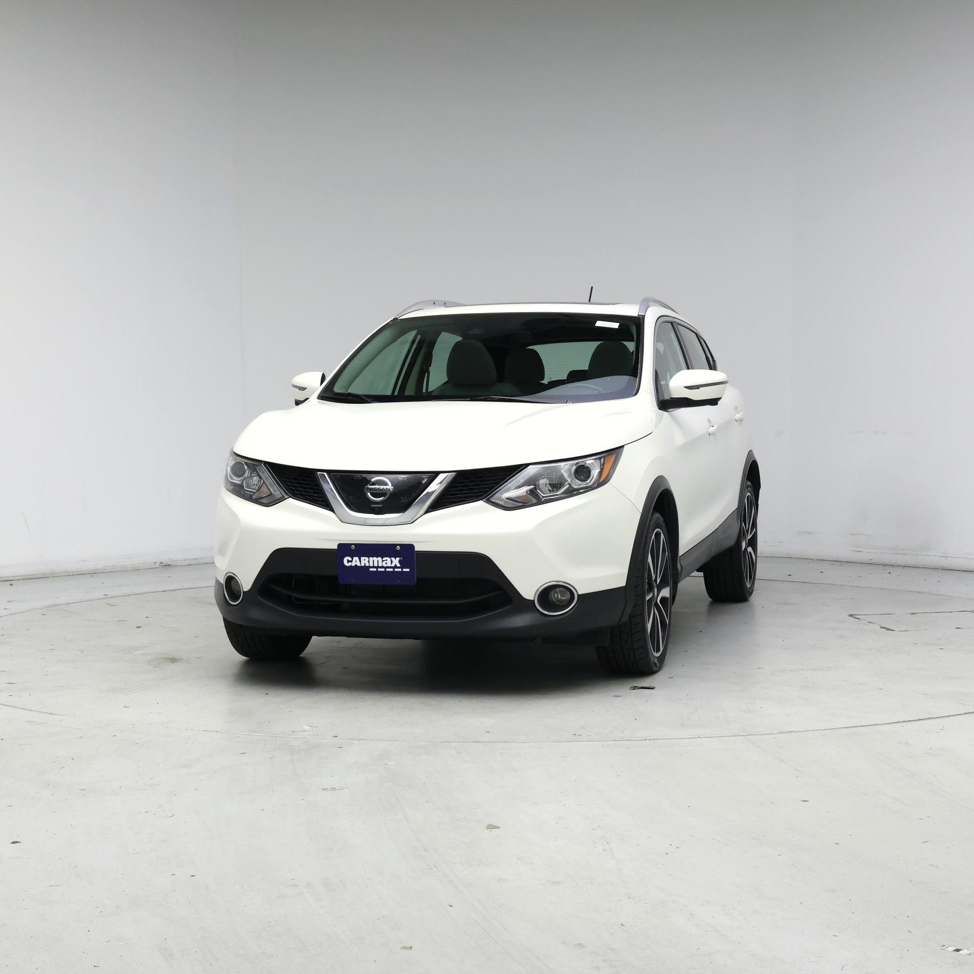 Thumbnail: 2017 Nissan Rogue Sport - 4