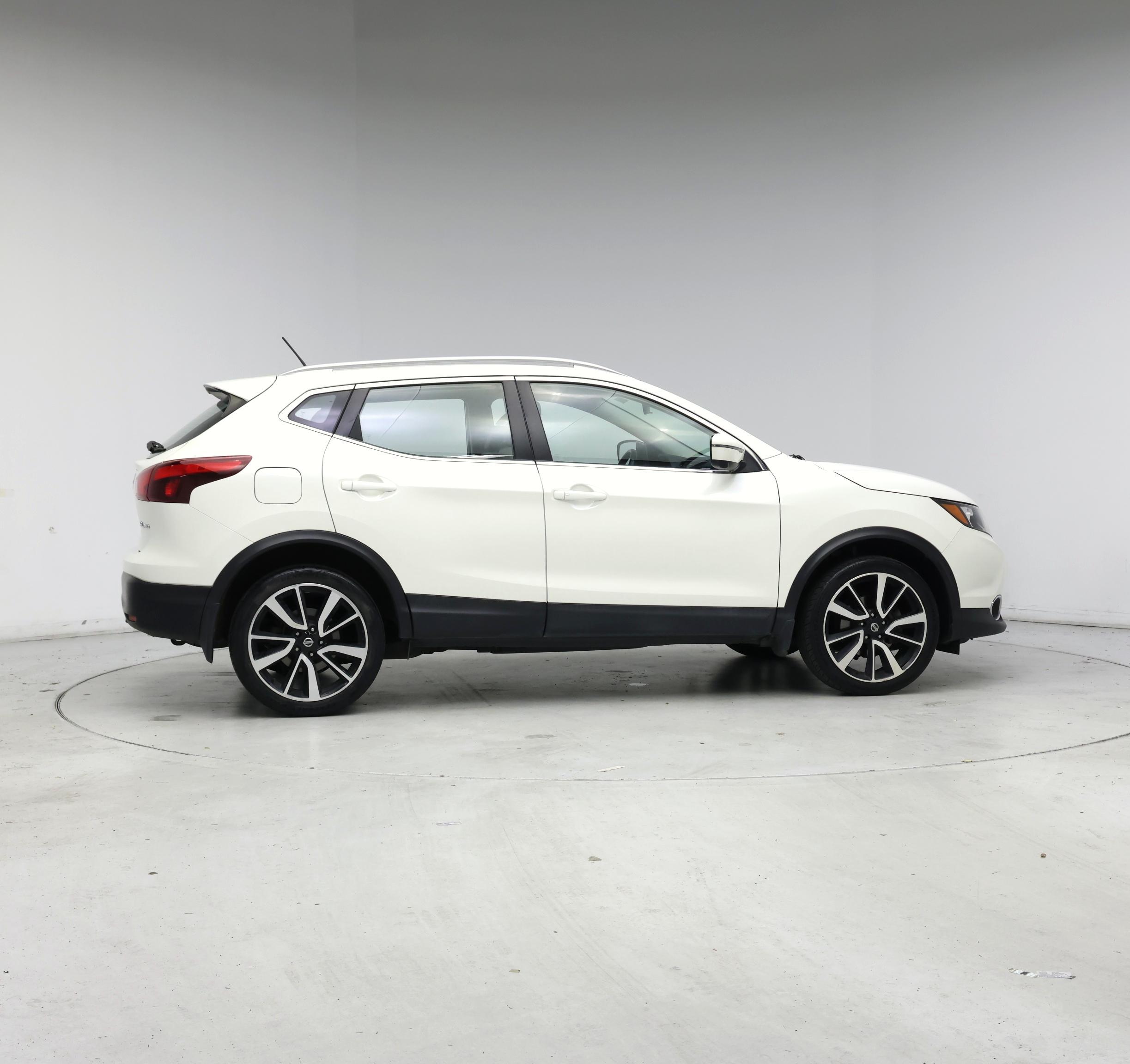 Thumbnail: 2017 Nissan Rogue Sport - 7