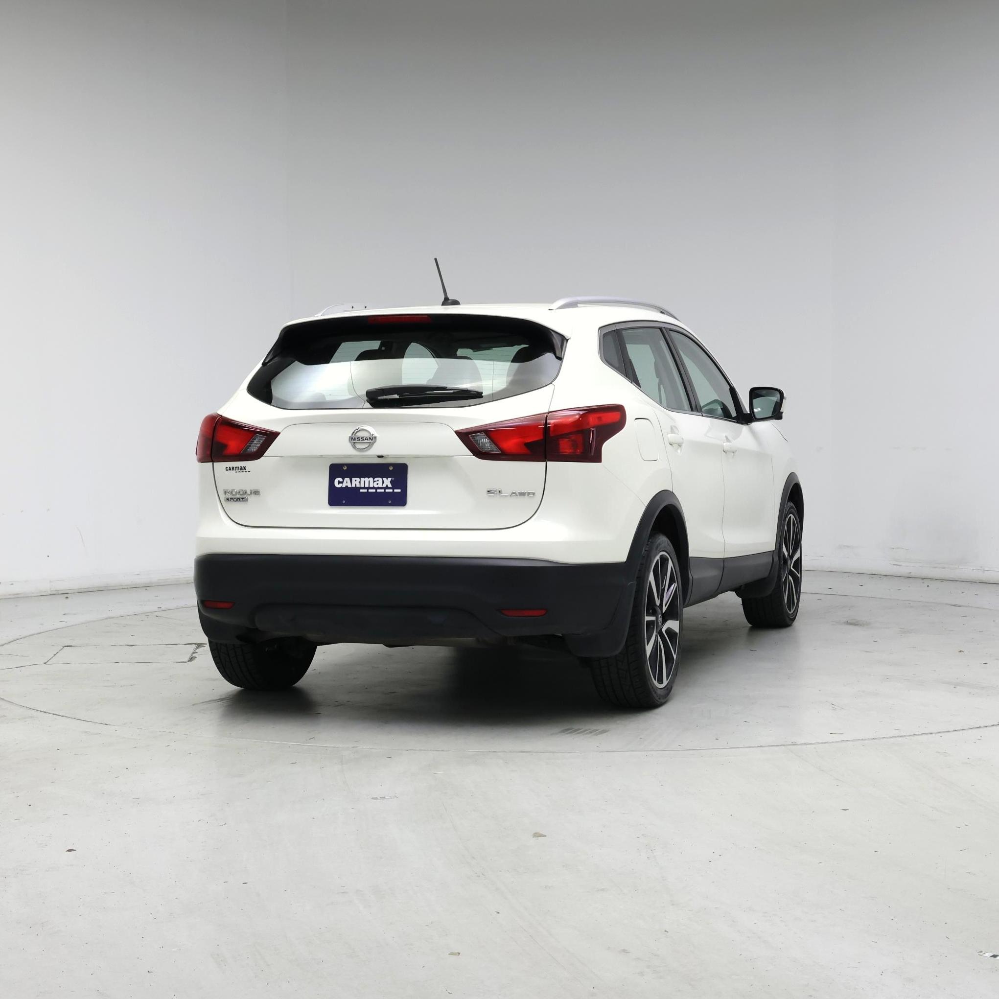 Thumbnail: 2017 Nissan Rogue Sport - 8