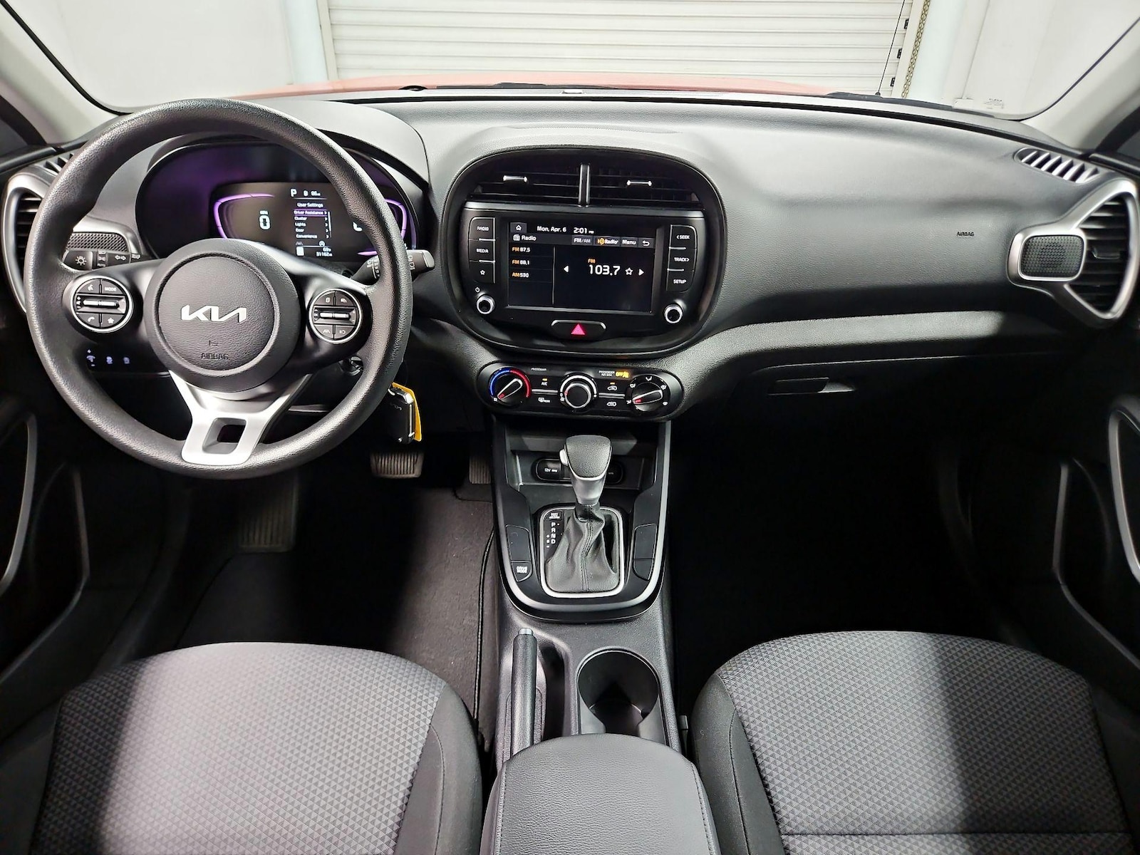 2023 Kia Soul LX - Photo 10