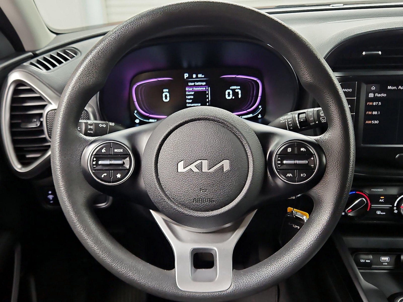 2023 Kia Soul LX - Photo 11