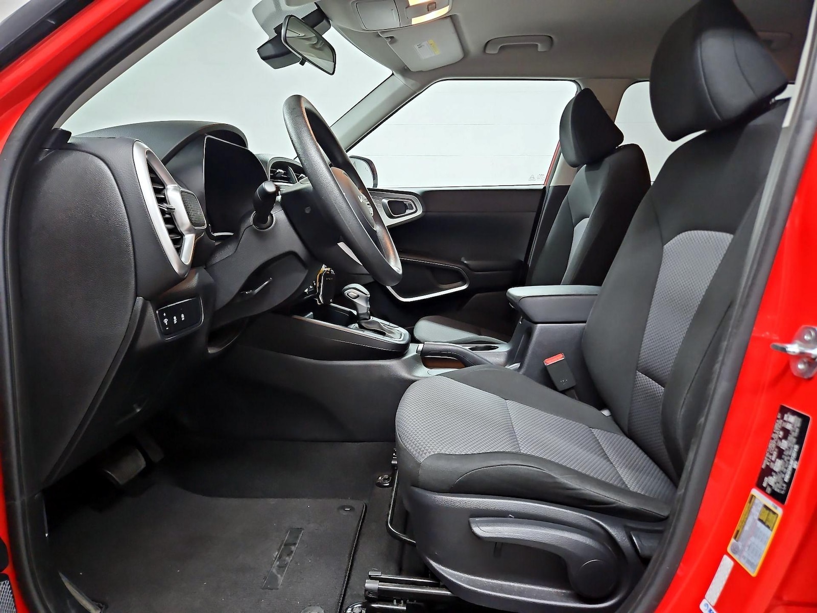 2023 Kia Soul LX - Photo 12