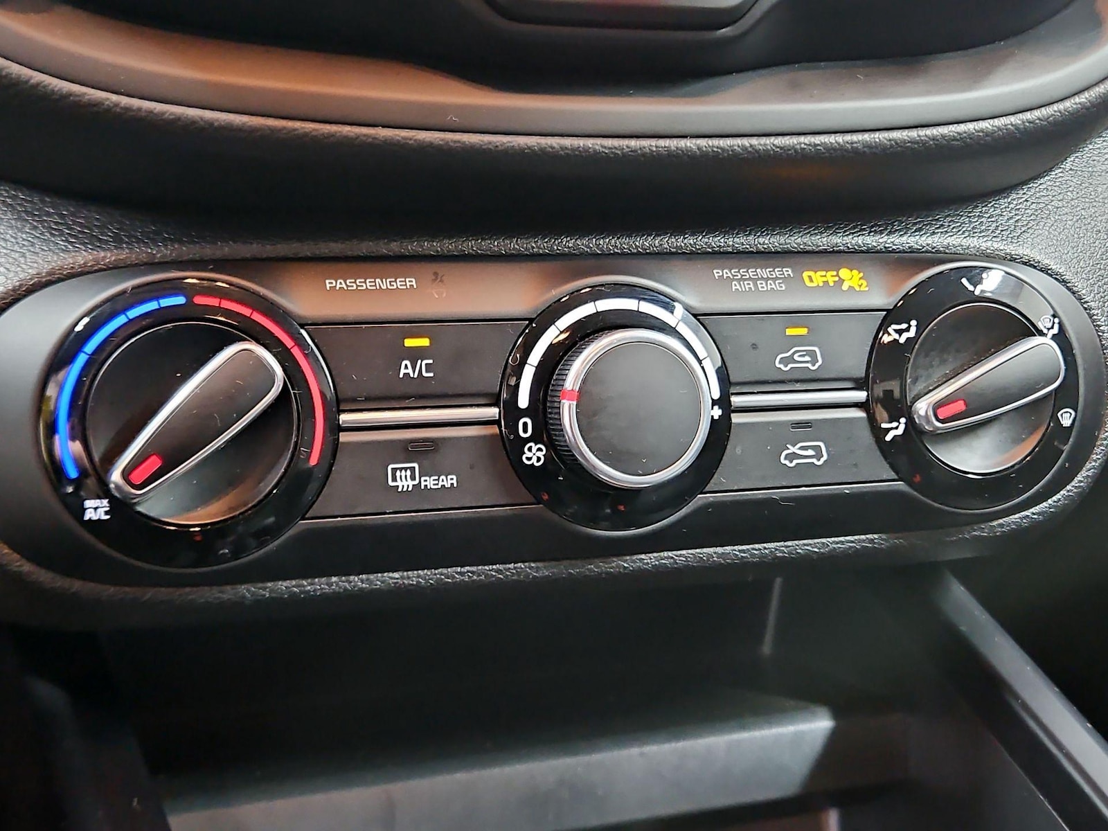 2023 Kia Soul LX - Photo 17