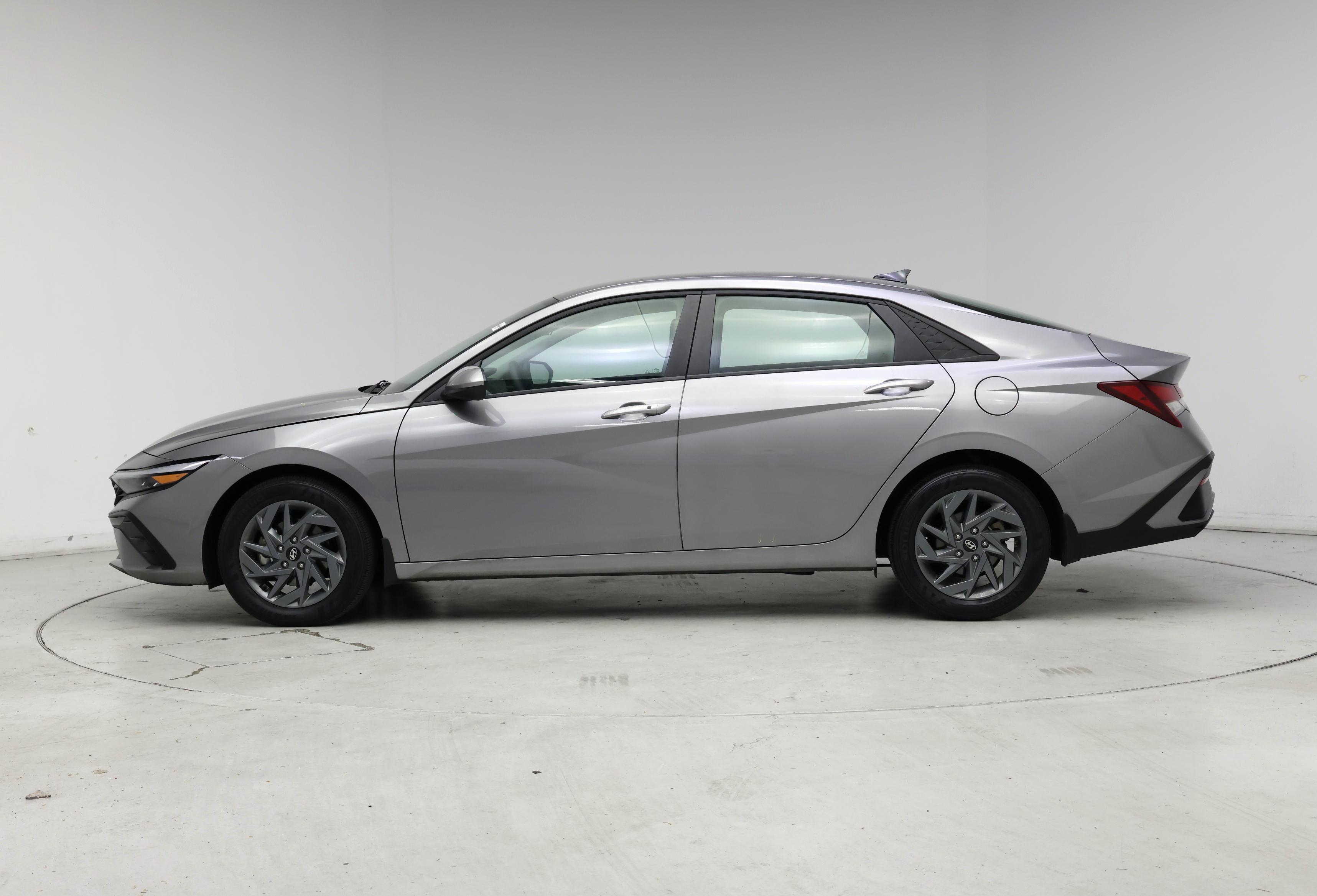Thumbnail: 2024 Hyundai Elantra - 3